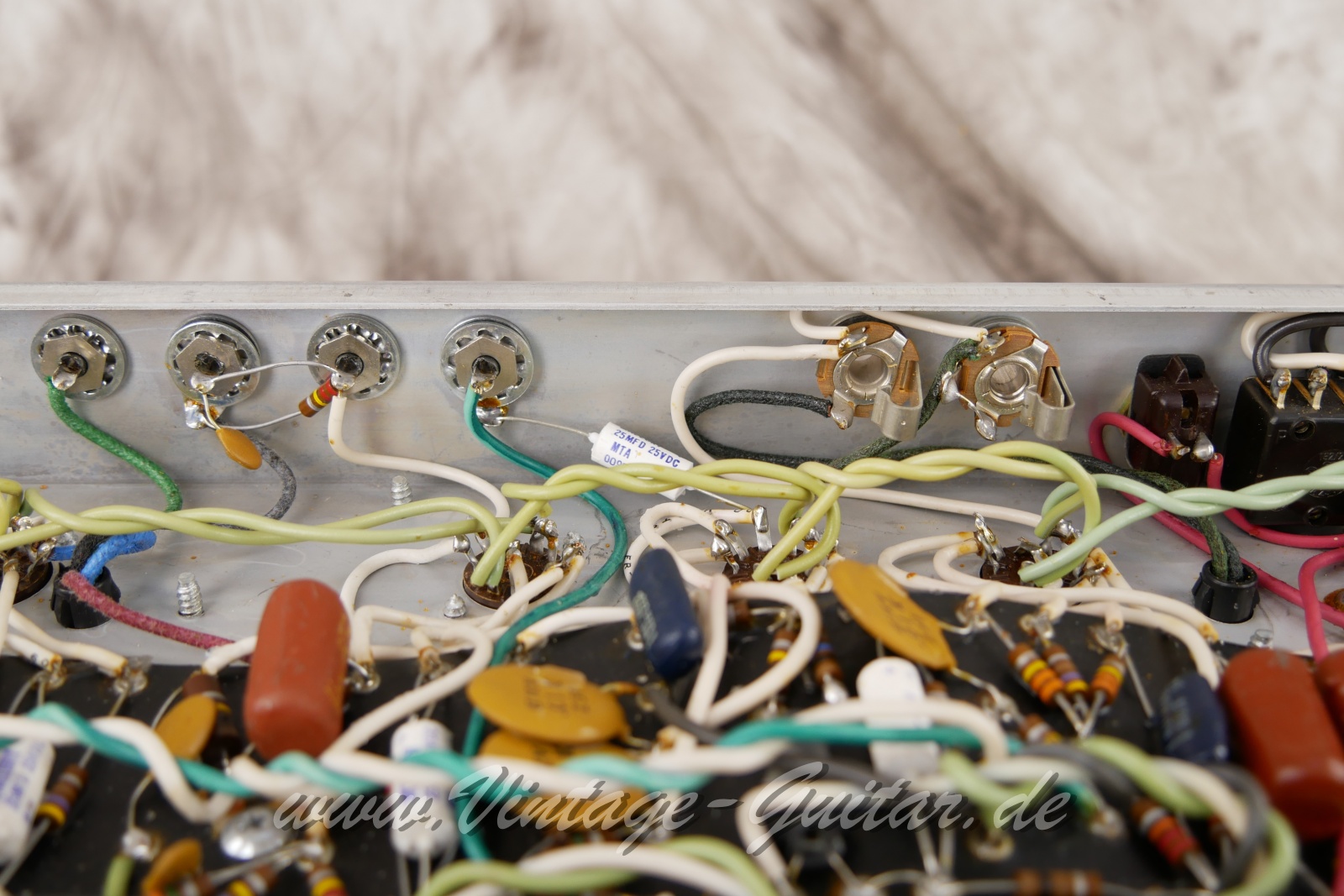 img/vintage/6413/Fender_Blues_Junior_black_panel_PR295_Mexico_2010-024.JPG