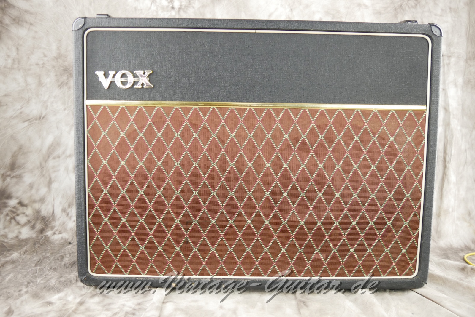 Vox_AC_30_Treble_copper_panel_blue_bulldog_GB_1964-001.JPG