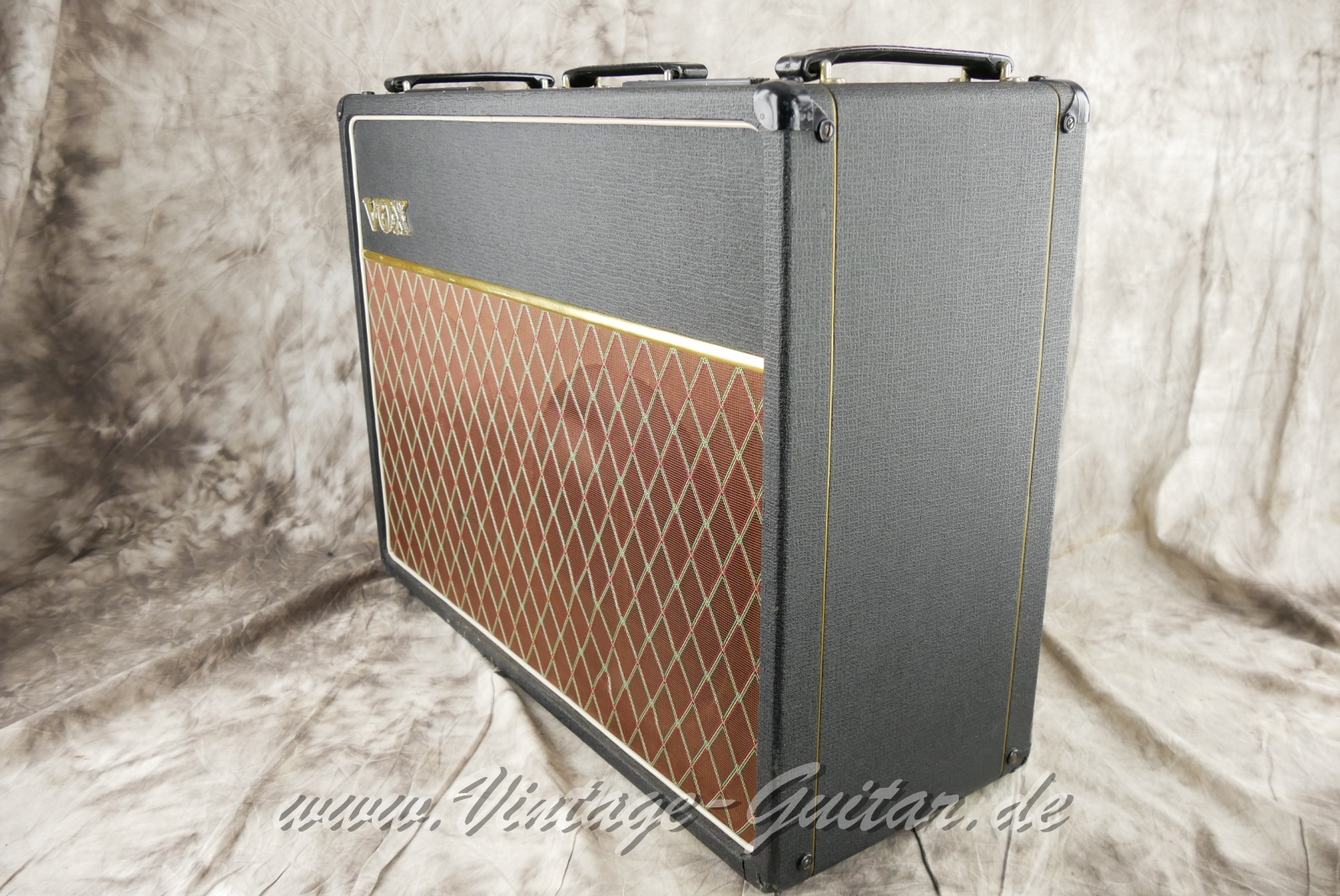img/vintage/6432/Vox_AC_30_Treble_copper_panel_blue_bulldog_GB_1964-004.JPG