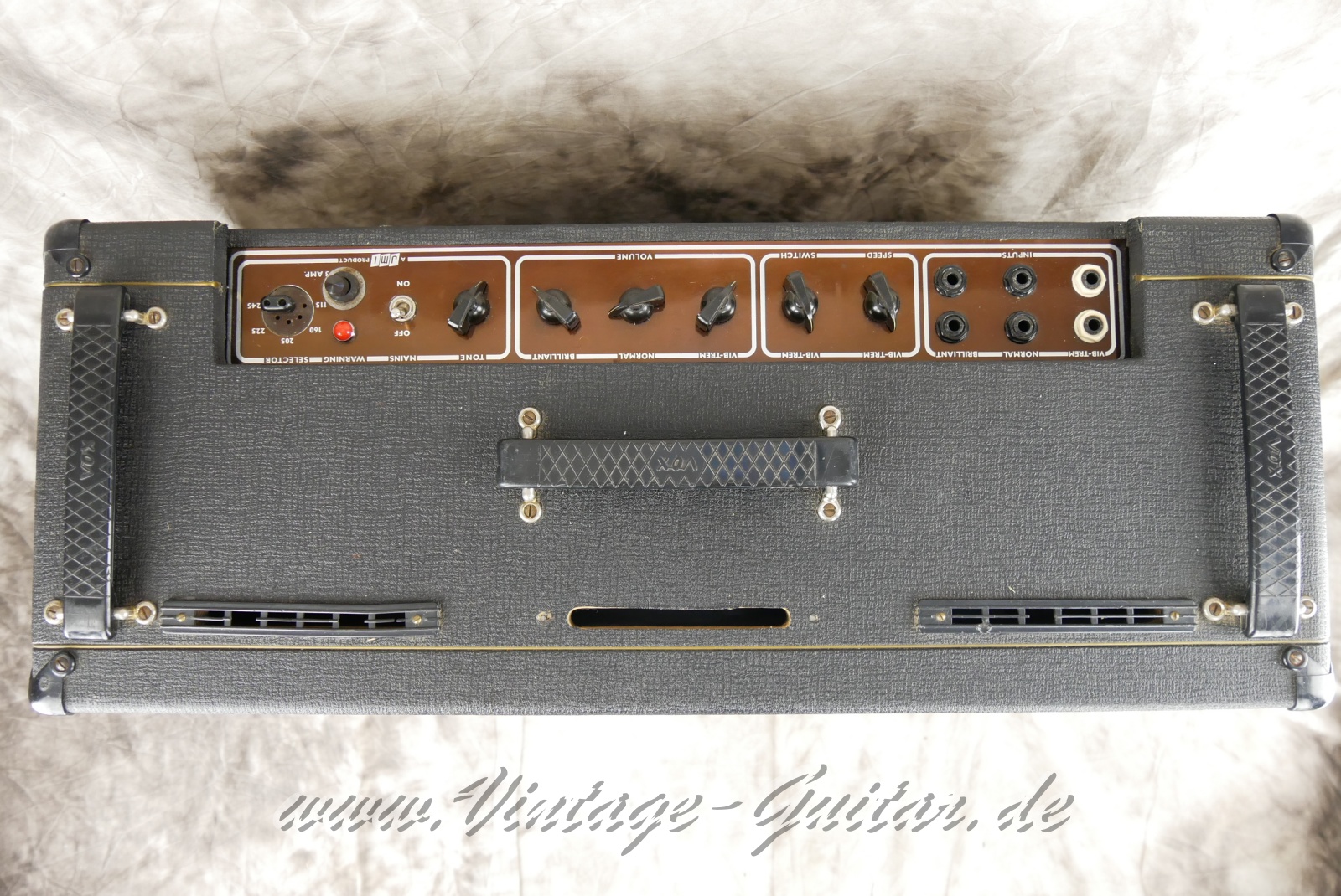 img/vintage/6432/Vox_AC_30_Treble_copper_panel_blue_bulldog_GB_1964-005.JPG