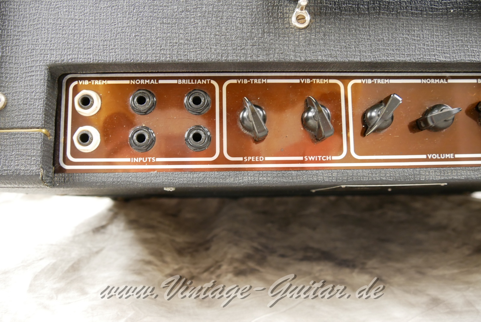 img/vintage/6432/Vox_AC_30_Treble_copper_panel_blue_bulldog_GB_1964-006.JPG