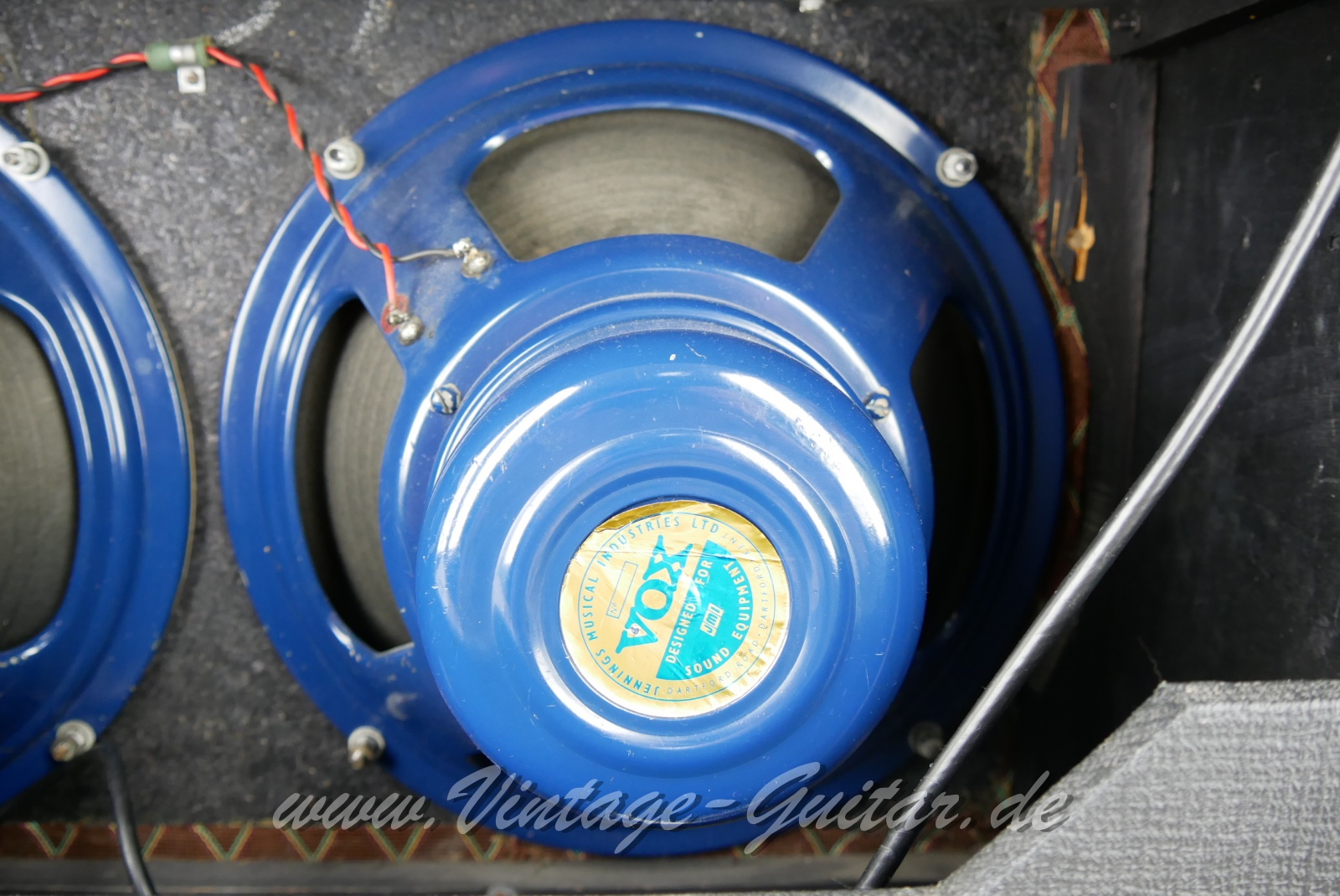 img/vintage/6432/Vox_AC_30_Treble_copper_panel_blue_bulldog_GB_1964-009.JPG