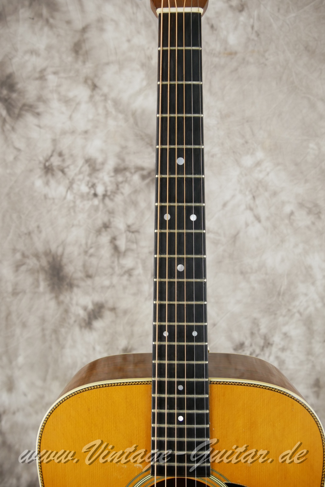 img/vintage/6437/Martin_HD_28_natural_USA_1977-005.JPG