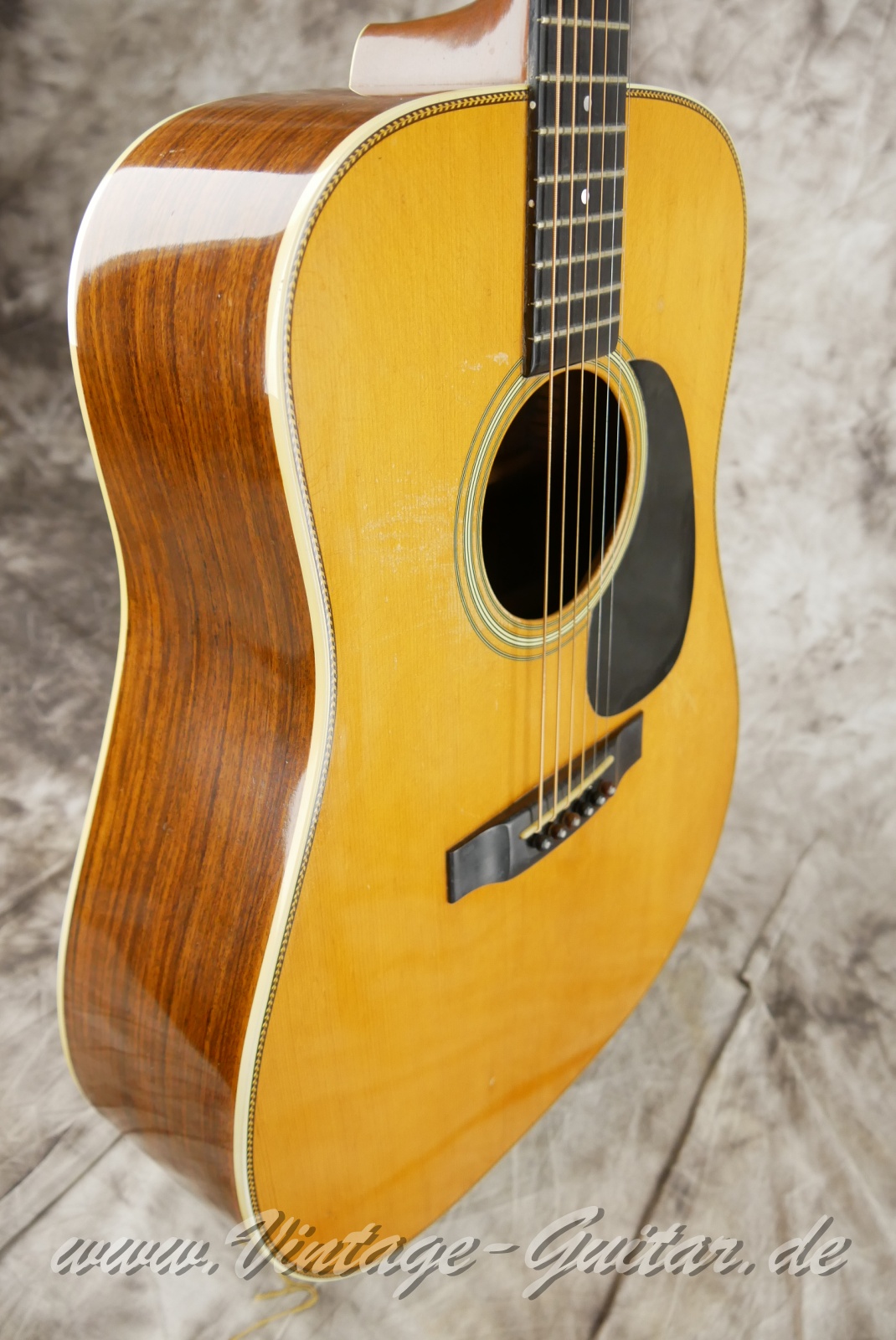 img/vintage/6437/Martin_HD_28_natural_USA_1977-009.JPG