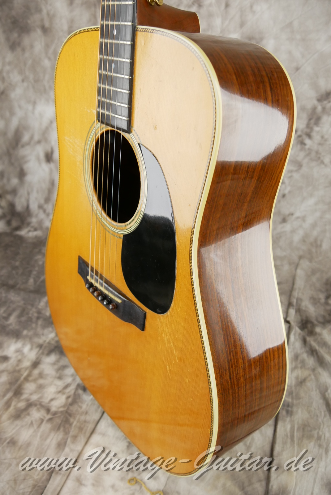img/vintage/6437/Martin_HD_28_natural_USA_1977-010.JPG