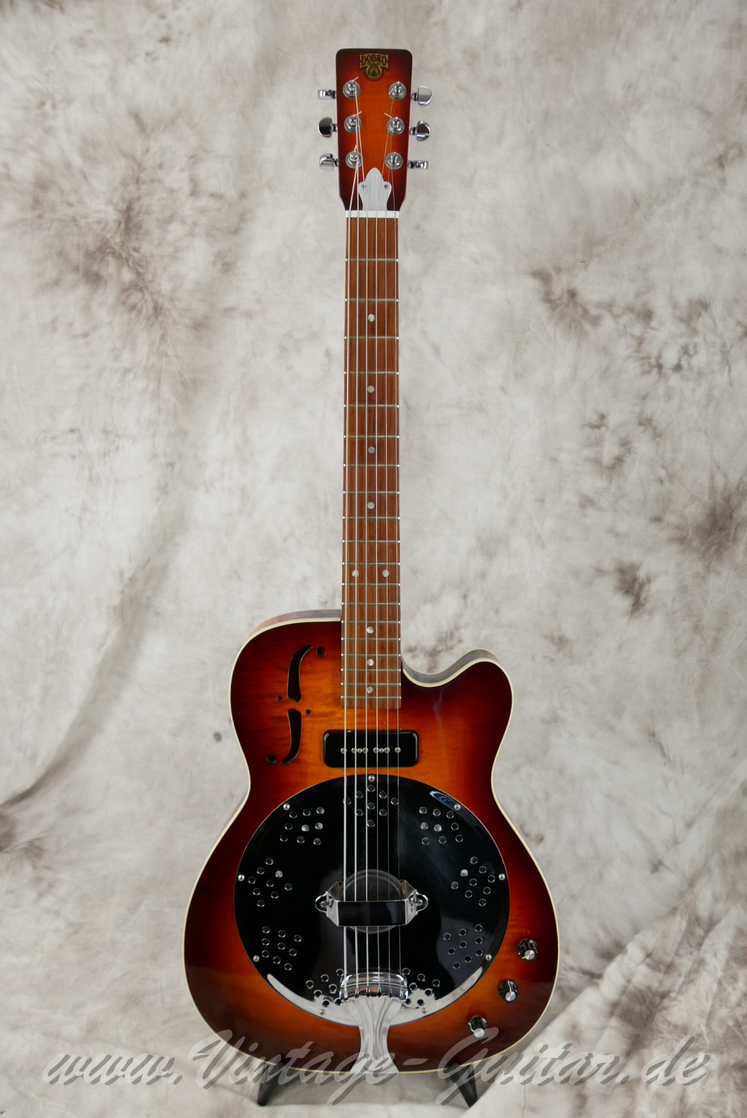 img/vintage/6443/dobro_dobrolectric_p90_resonator_2000_sunburst_USA-001.jpg
