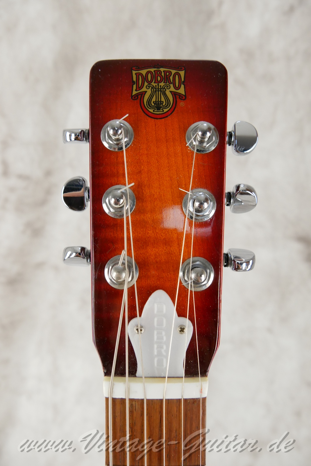 img/vintage/6443/dobro_dobrolectric_p90_resonator_2000_sunburst_USA-003.jpg