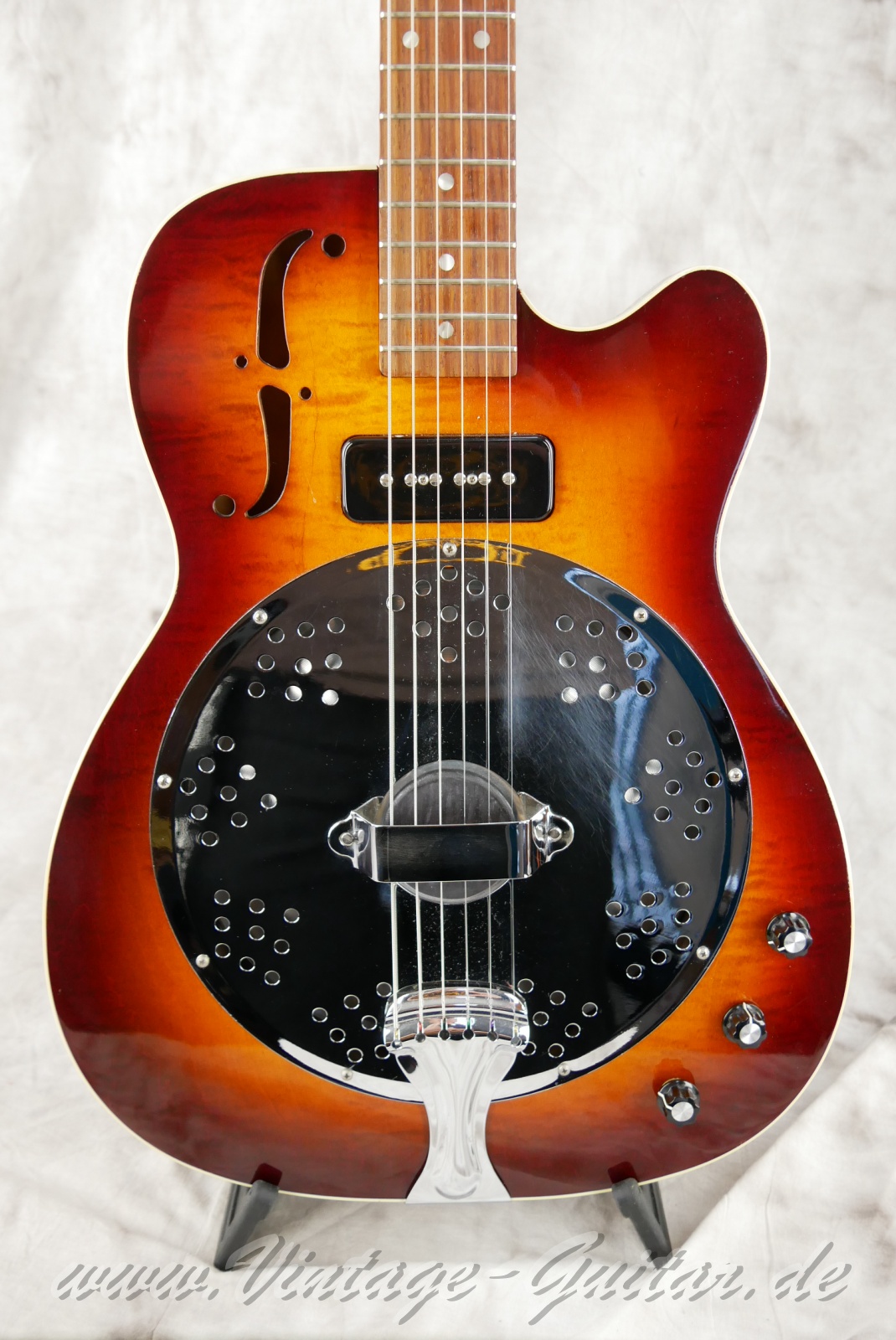 img/vintage/6443/dobro_dobrolectric_p90_resonator_2000_sunburst_USA-007.jpg