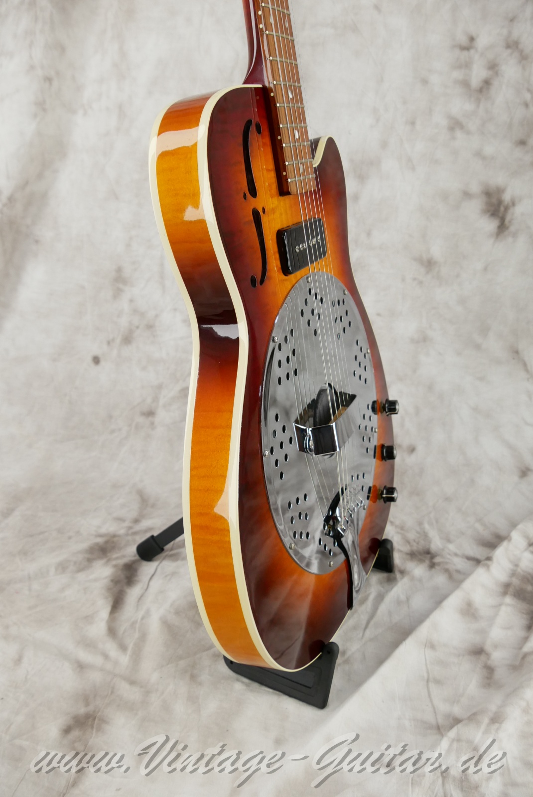 img/vintage/6443/dobro_dobrolectric_p90_resonator_2000_sunburst_USA-009.jpg