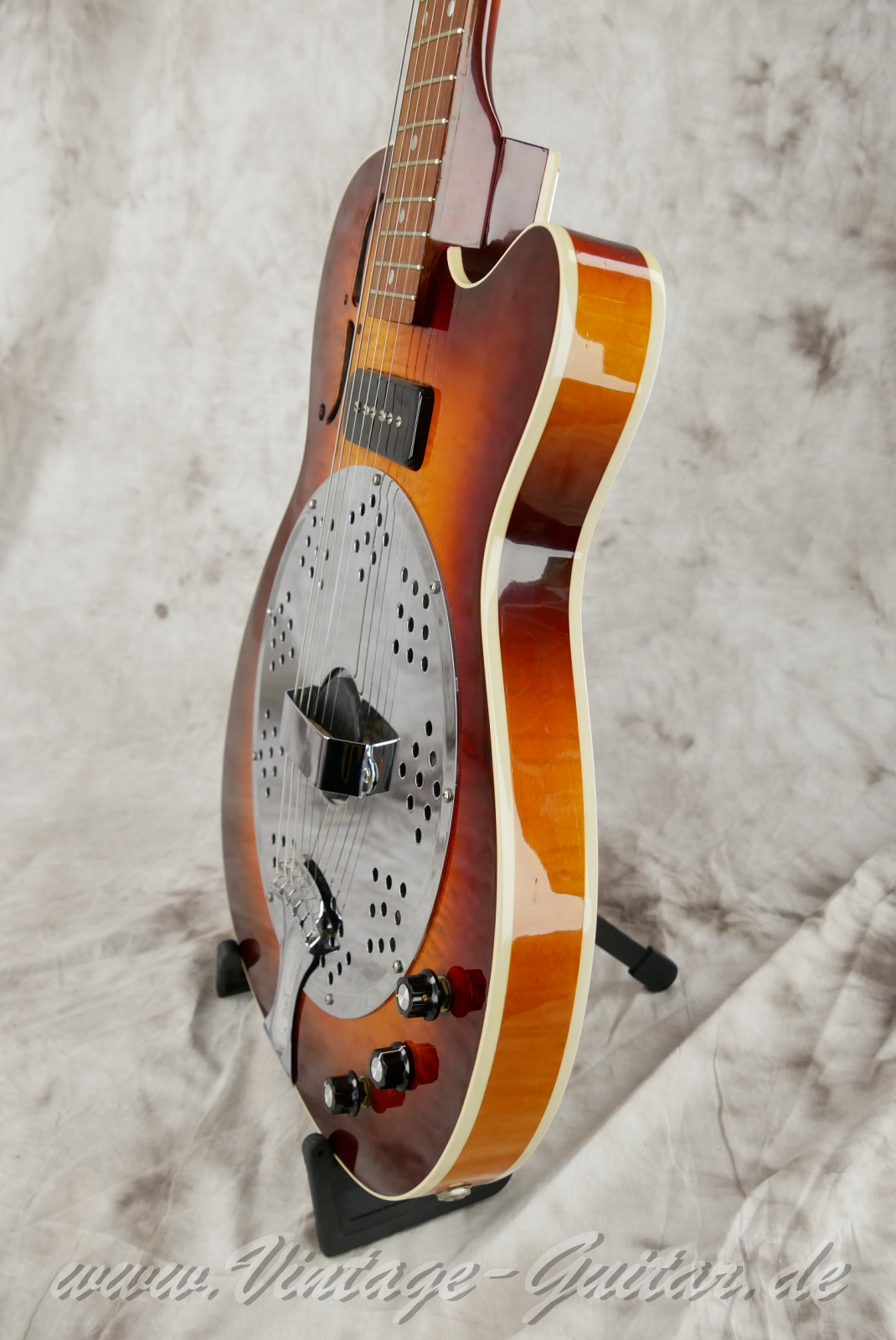 img/vintage/6443/dobro_dobrolectric_p90_resonator_2000_sunburst_USA-010.jpg