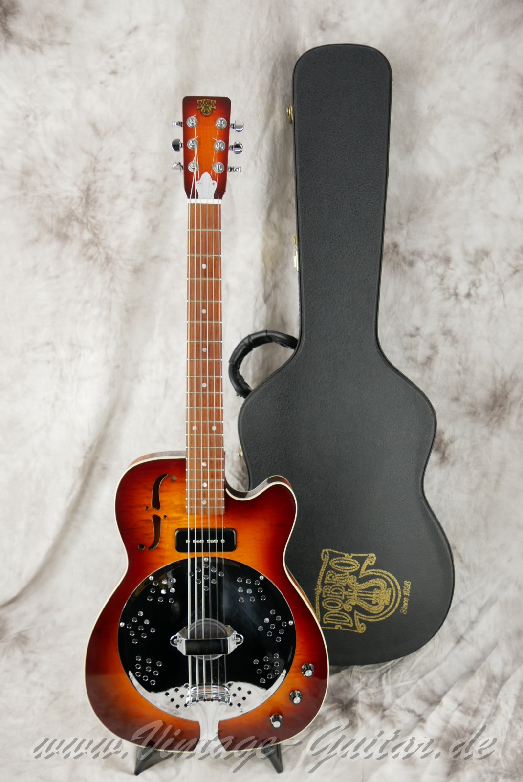 img/vintage/6443/dobro_dobrolectric_p90_resonator_2000_sunburst_USA-013.jpg