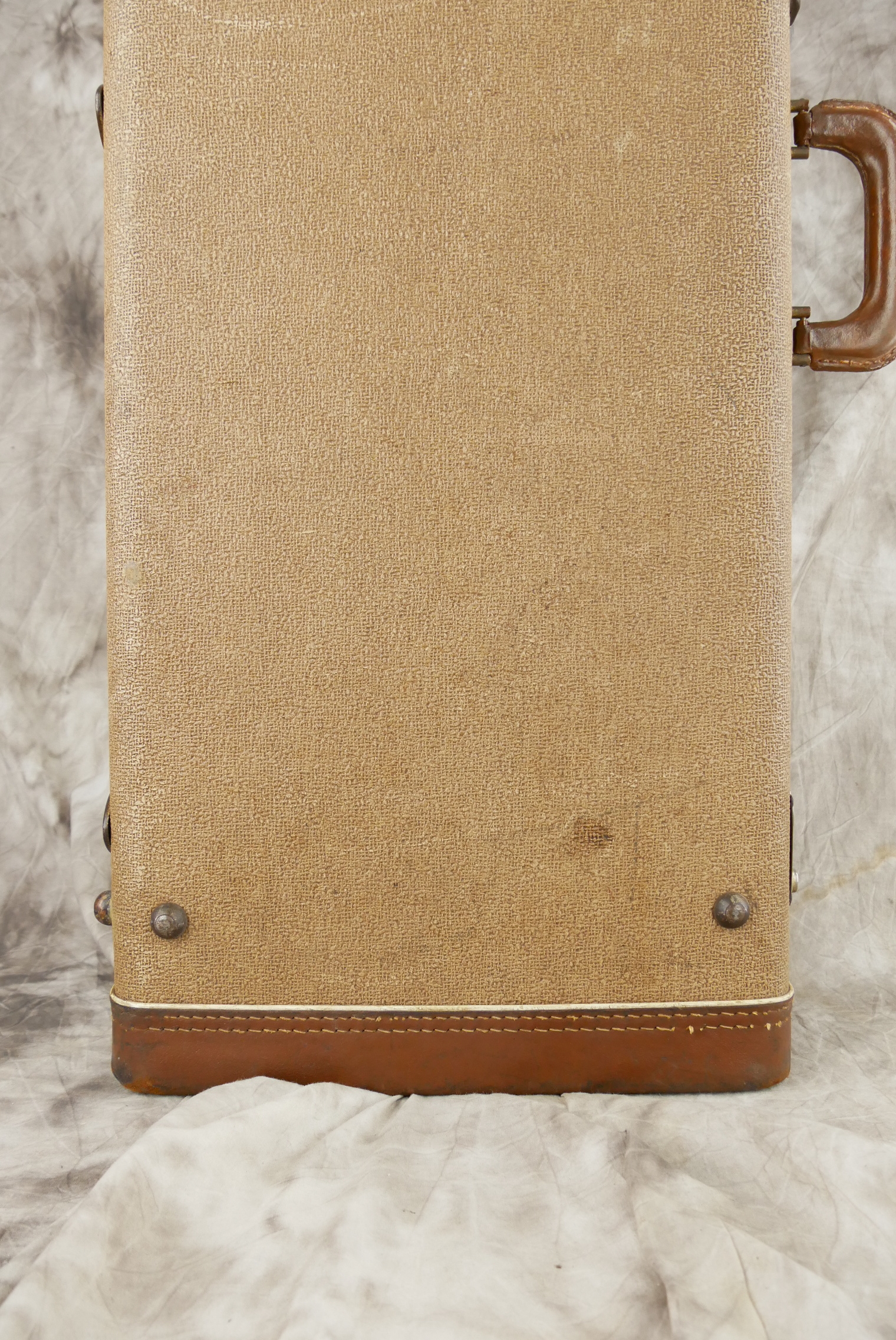 img/vintage/6450/Fender_1962_Brown_Case_Strat_Tele009.jpg