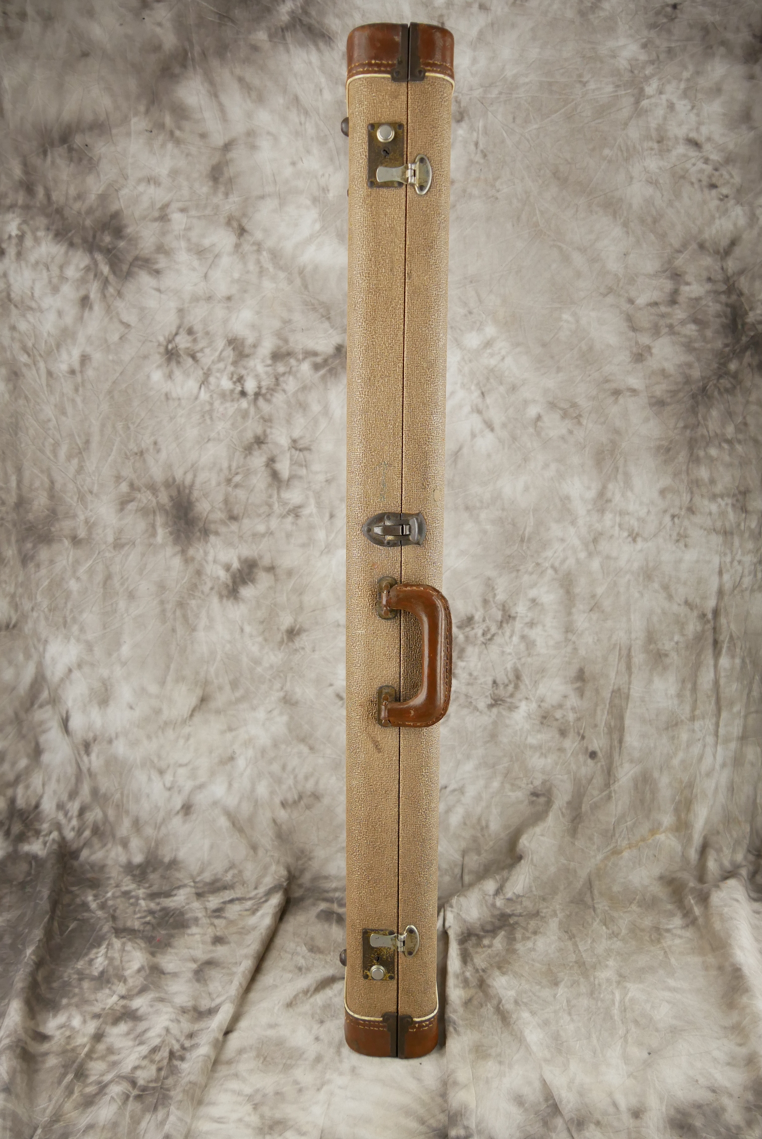img/vintage/6450/Fender_1962_Brown_Case_Strat_Tele014.jpg
