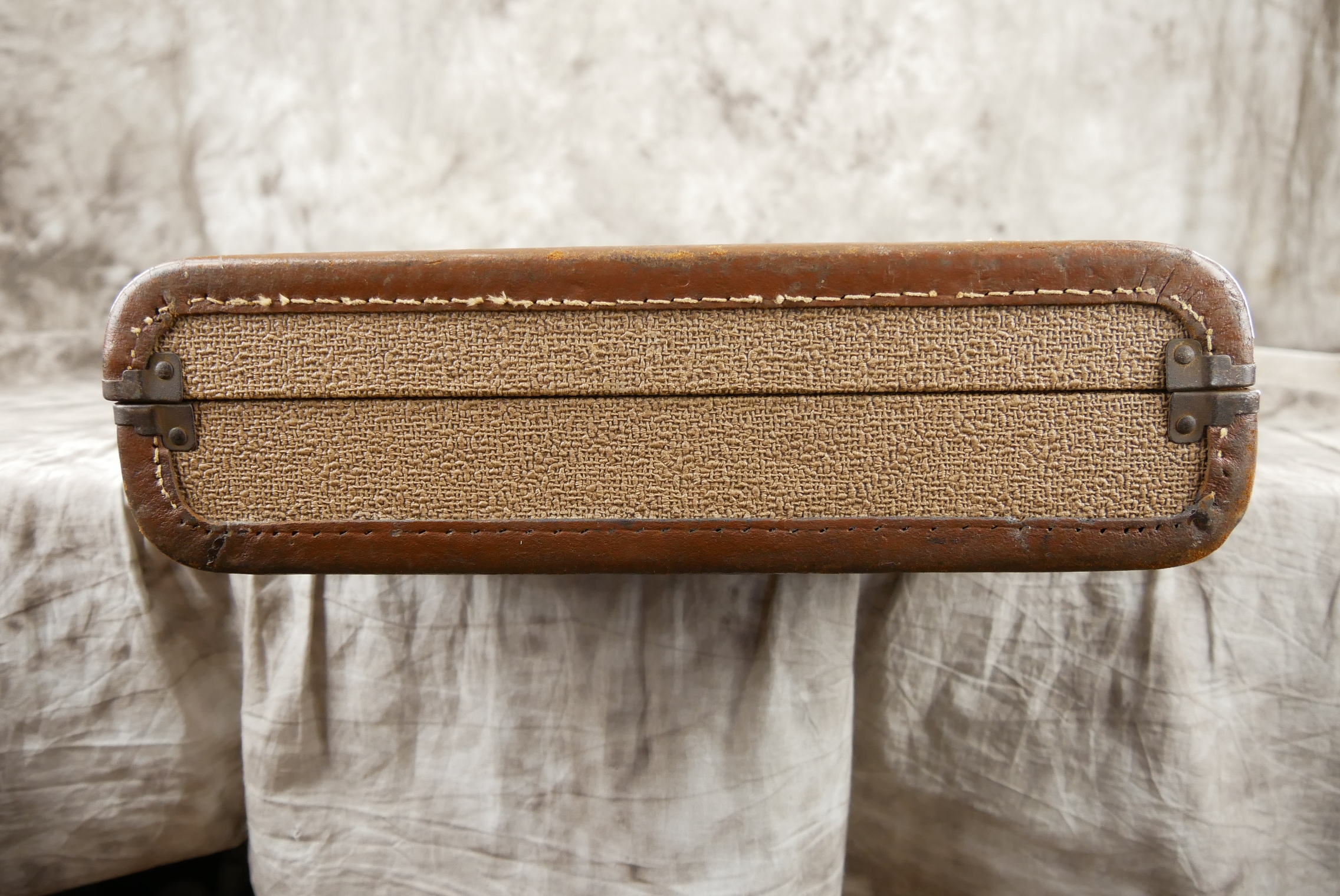 img/vintage/6450/Fender_1962_Brown_Case_Strat_Tele019.jpg