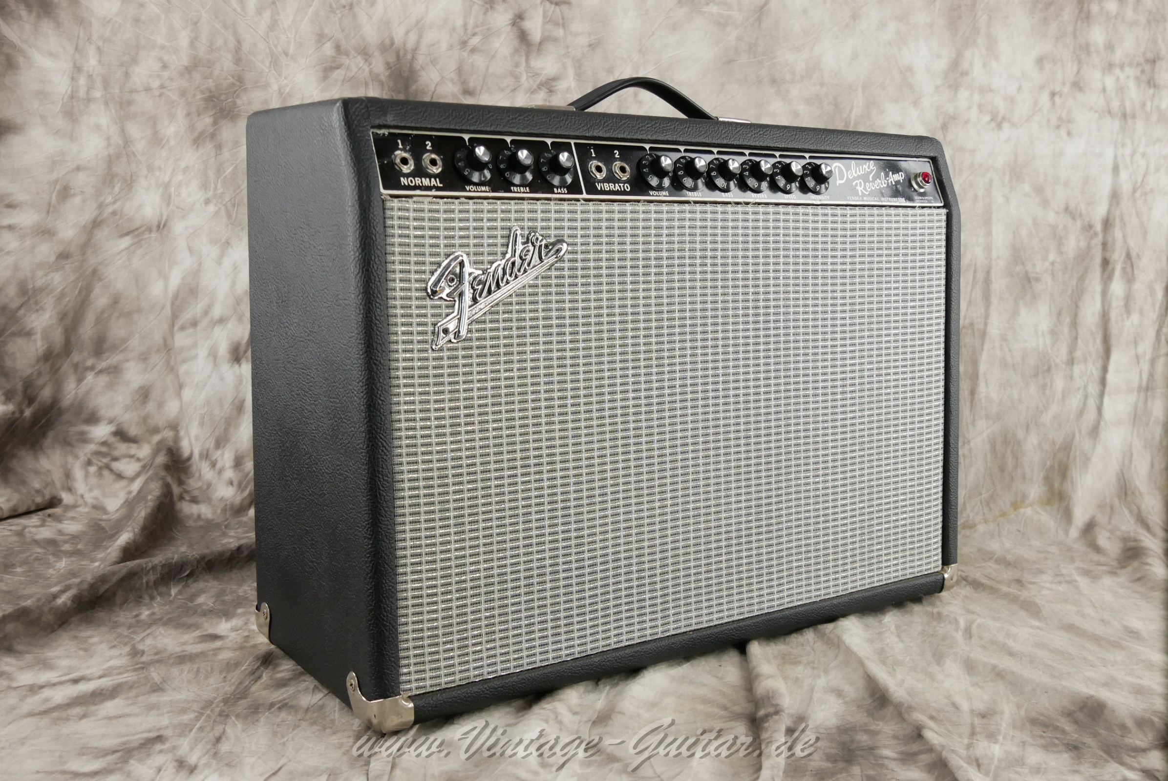 img/vintage/6452/fender_deluxe_reverb_blackface_1965_usa-003.jpg