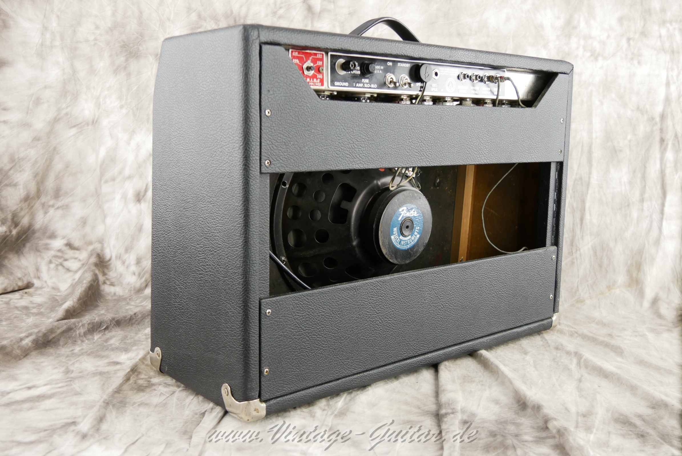 img/vintage/6452/fender_deluxe_reverb_blackface_1965_usa-005.jpg