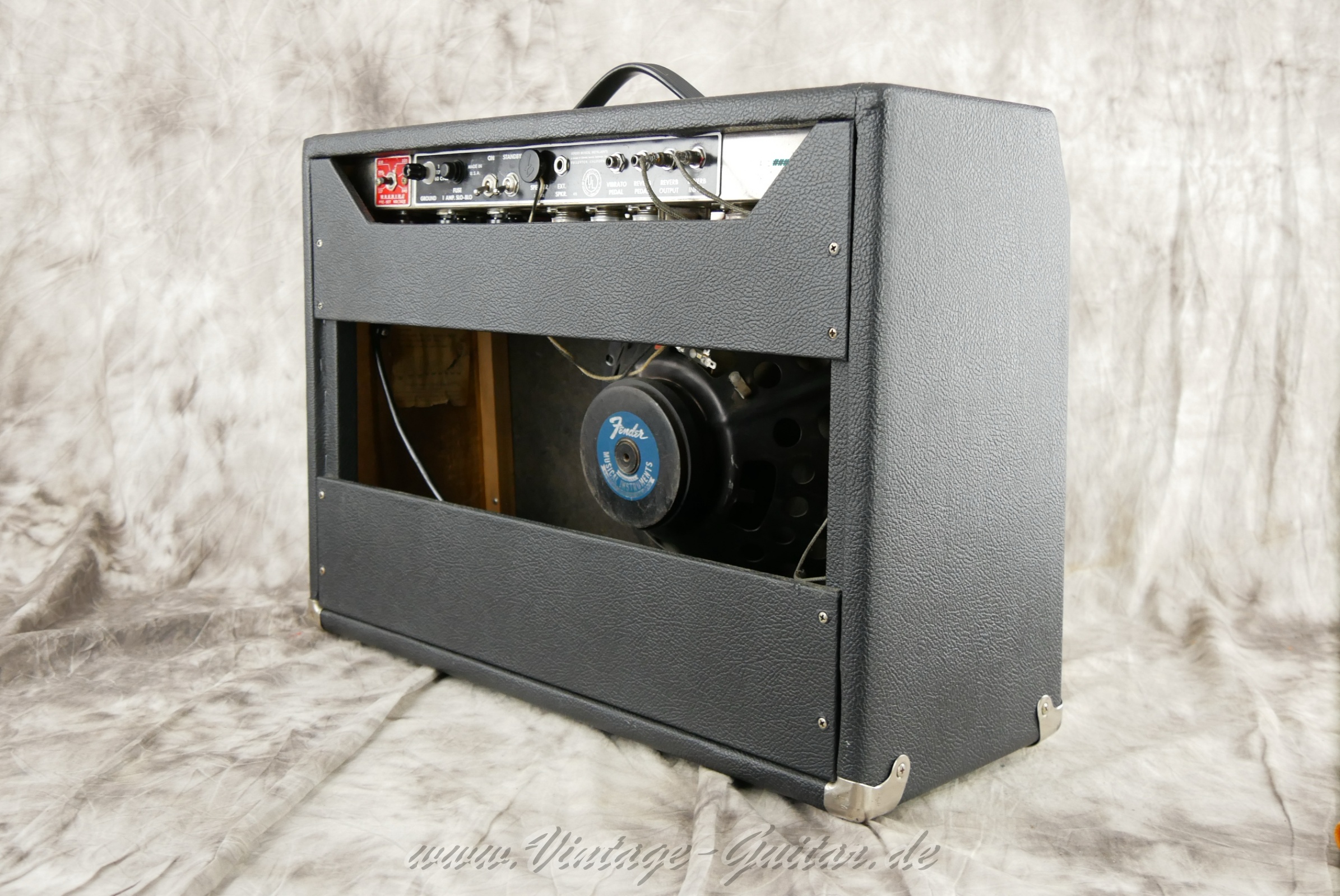 img/vintage/6452/fender_deluxe_reverb_blackface_1965_usa-006.jpg