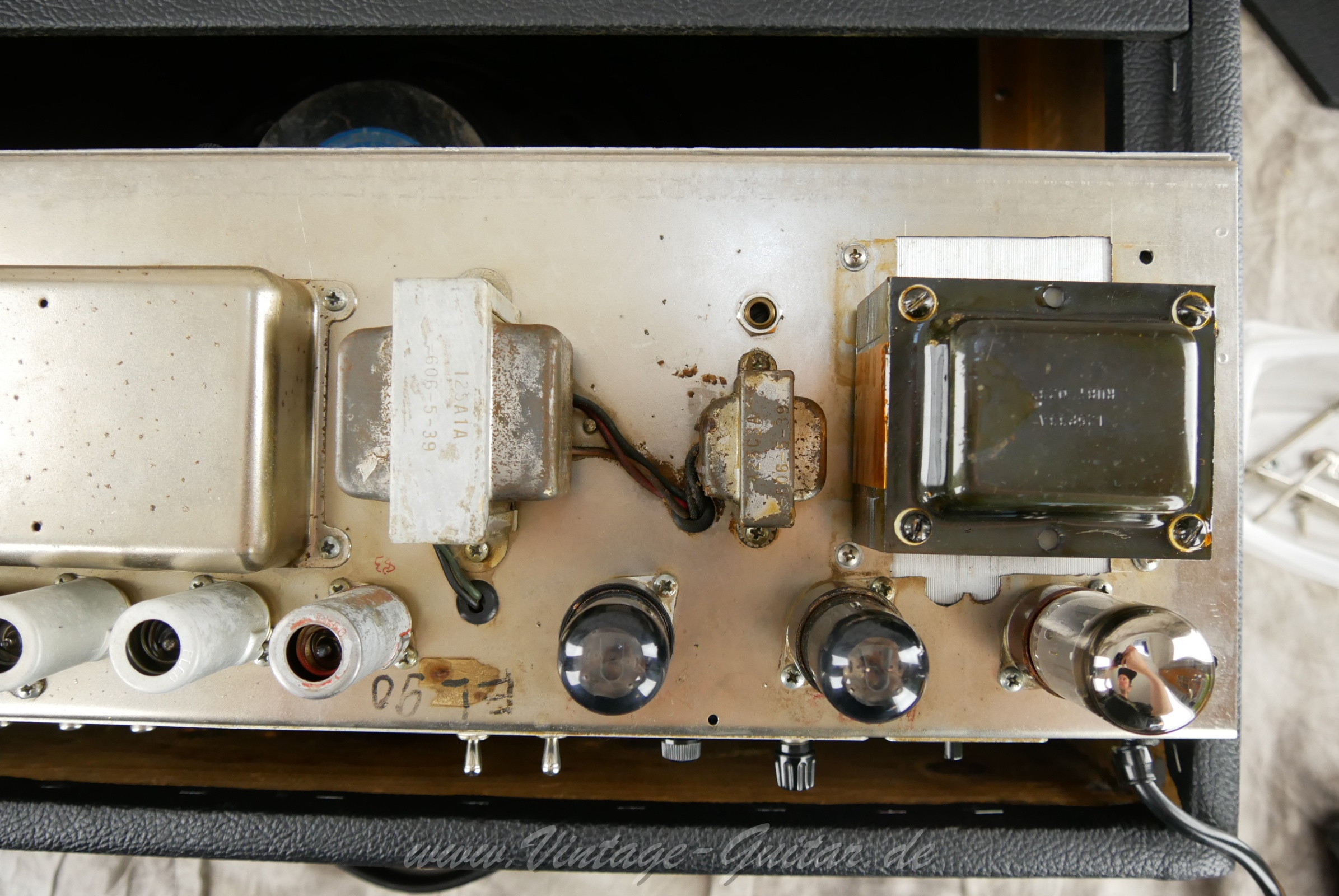 img/vintage/6452/fender_deluxe_reverb_blackface_1965_usa-009.jpg