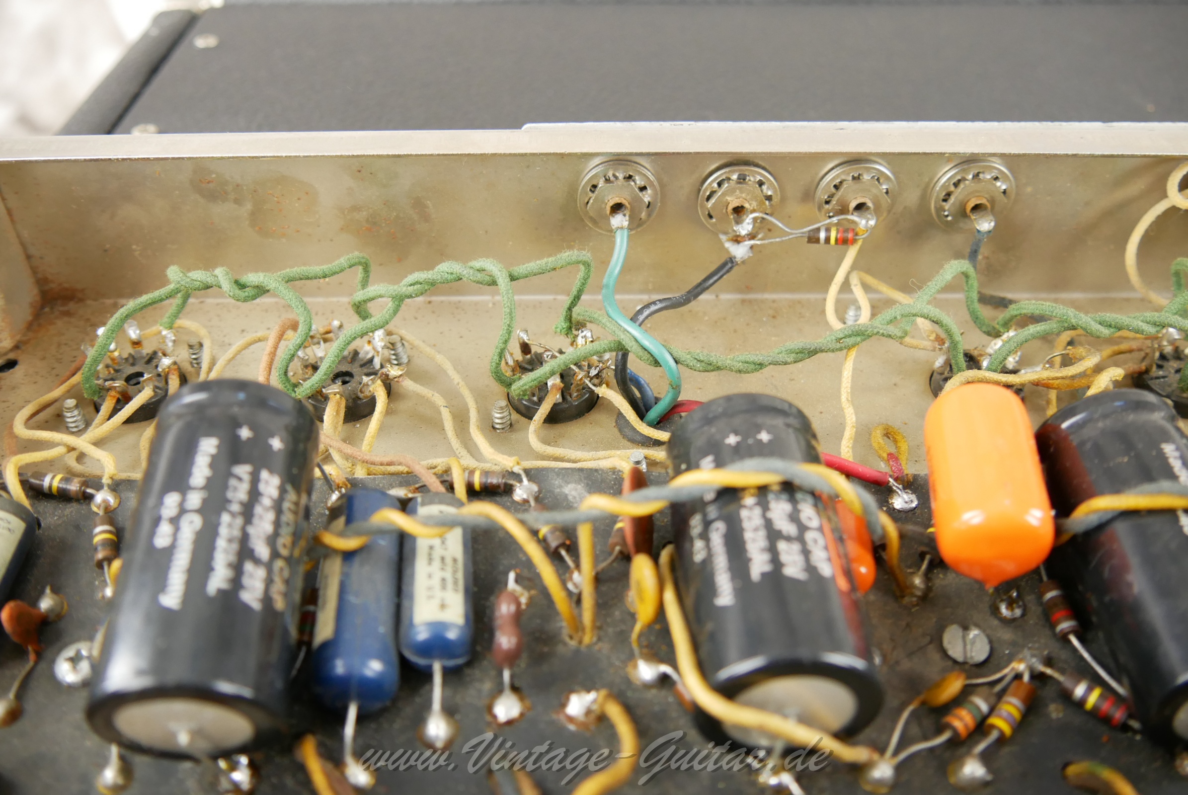 img/vintage/6452/fender_deluxe_reverb_blackface_1965_usa-012.jpg