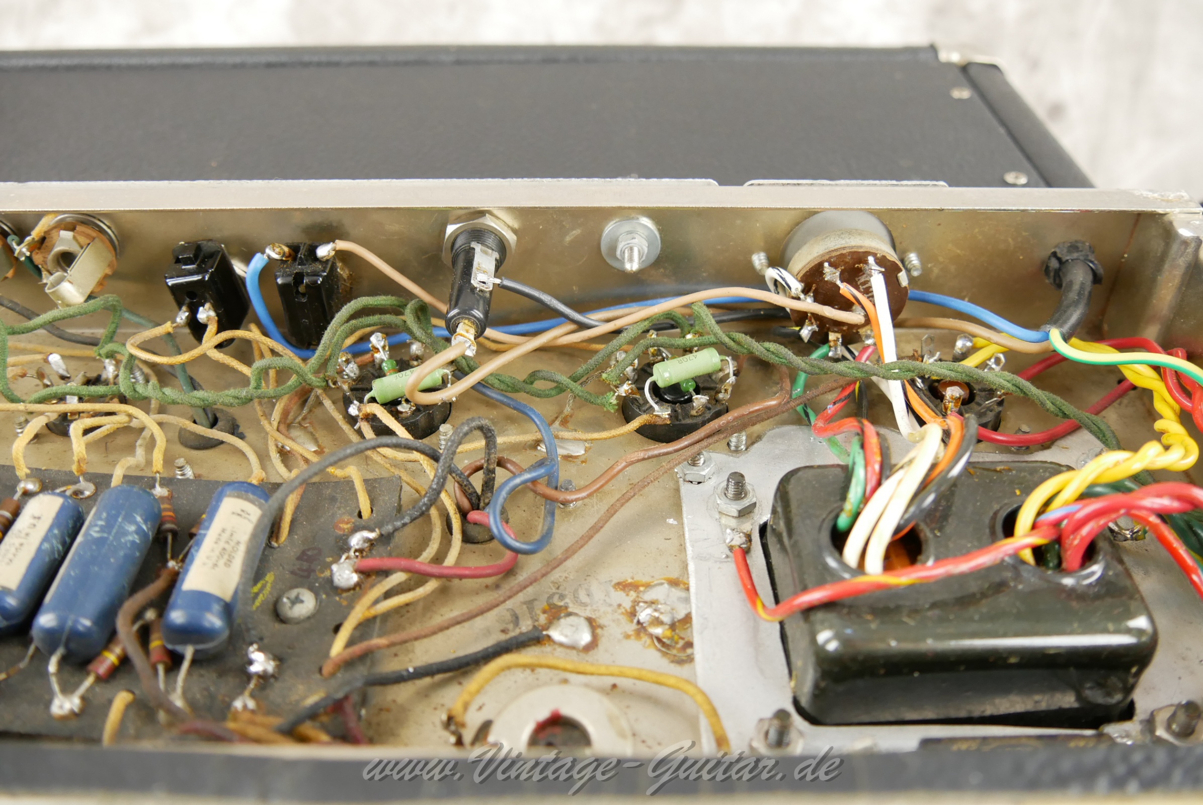 img/vintage/6452/fender_deluxe_reverb_blackface_1965_usa-013.jpg