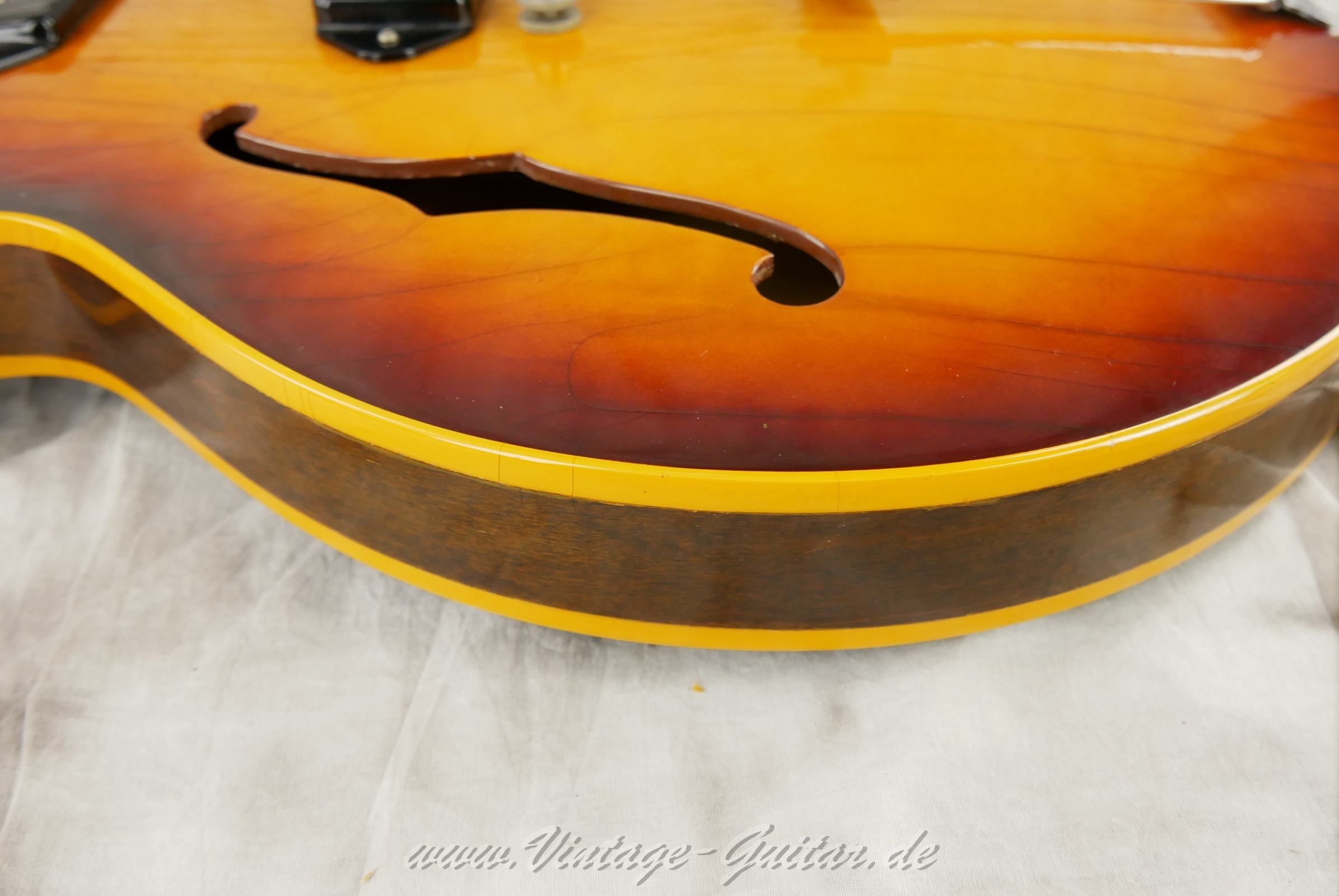 img/vintage/6454/Gibson_es330td_cherryburst_usa_1959-019.jpg