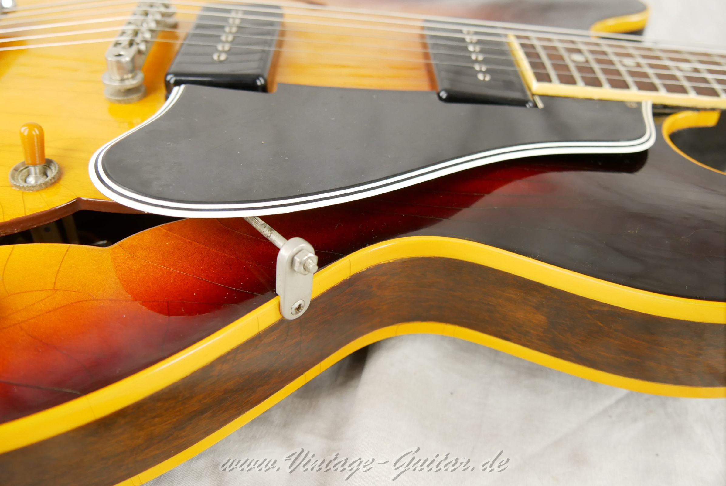 img/vintage/6454/Gibson_es330td_cherryburst_usa_1959-021.jpg