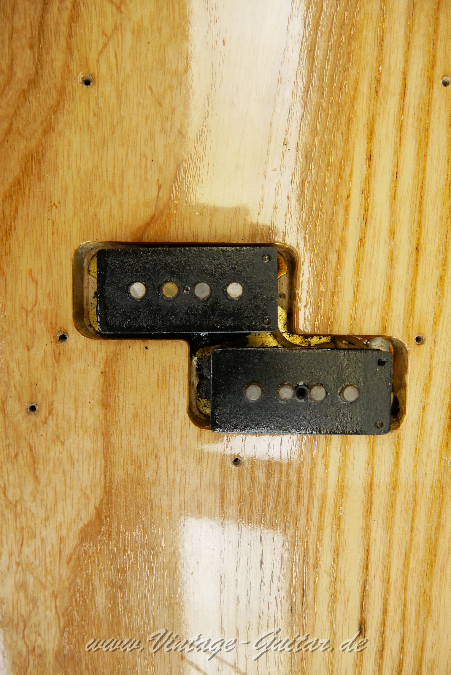 img/vintage/6457/Fender_Precision_1963_Natural_Refin_USA014.JPG