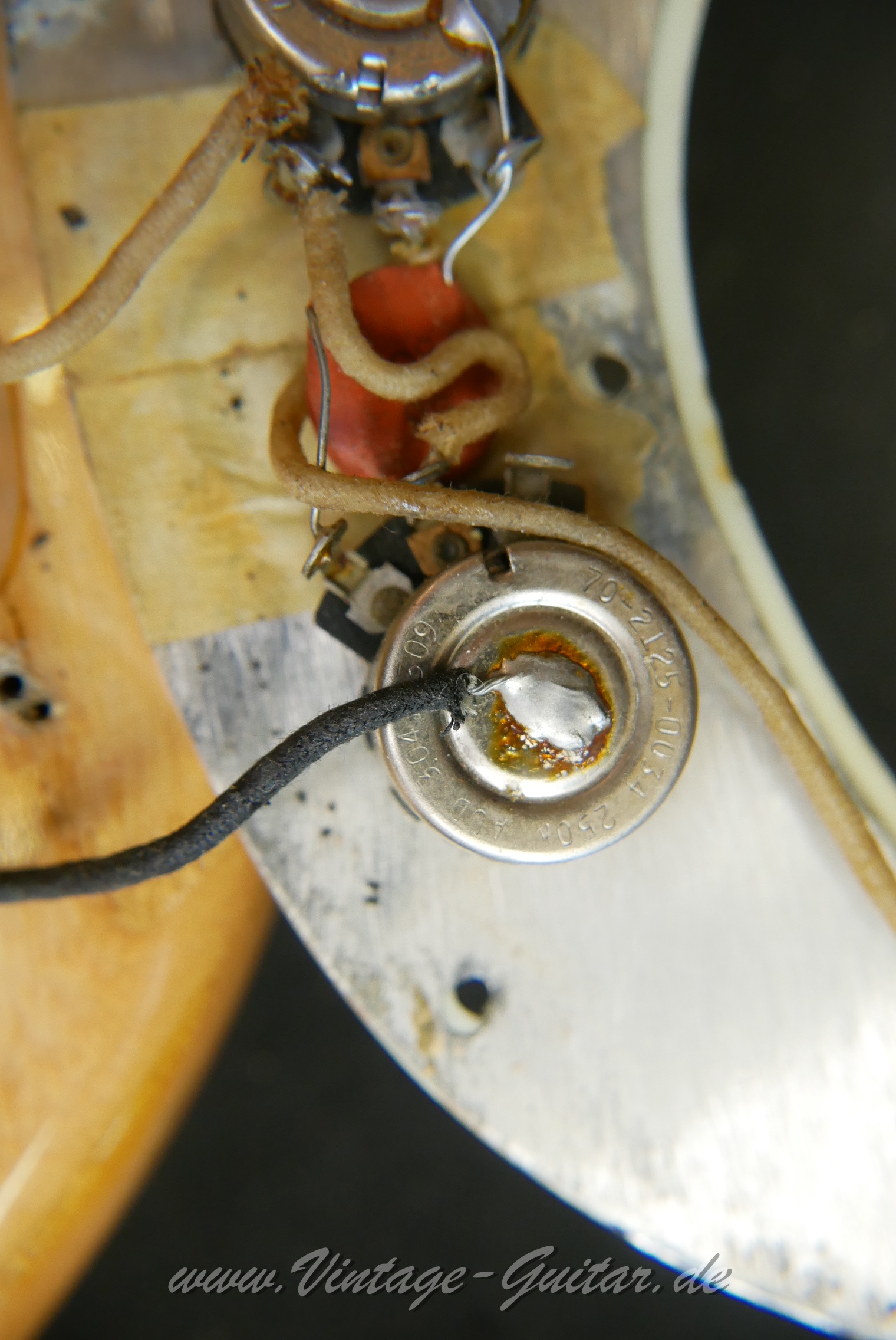 img/vintage/6457/Fender_Precision_1963_Natural_Refin_USA017.JPG