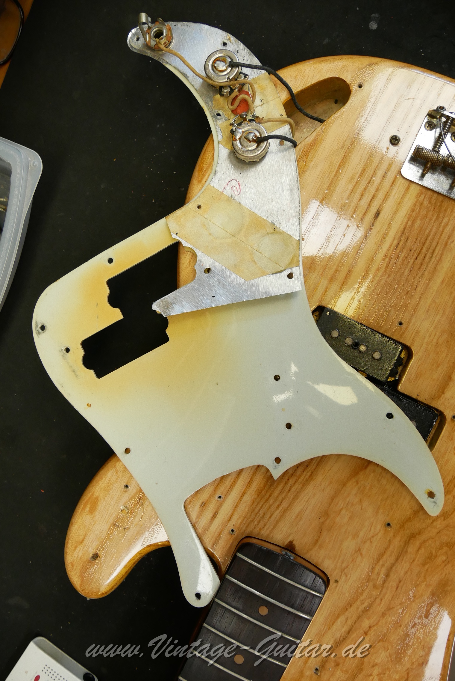 img/vintage/6457/Fender_Precision_1963_Natural_Refin_USA019.JPG