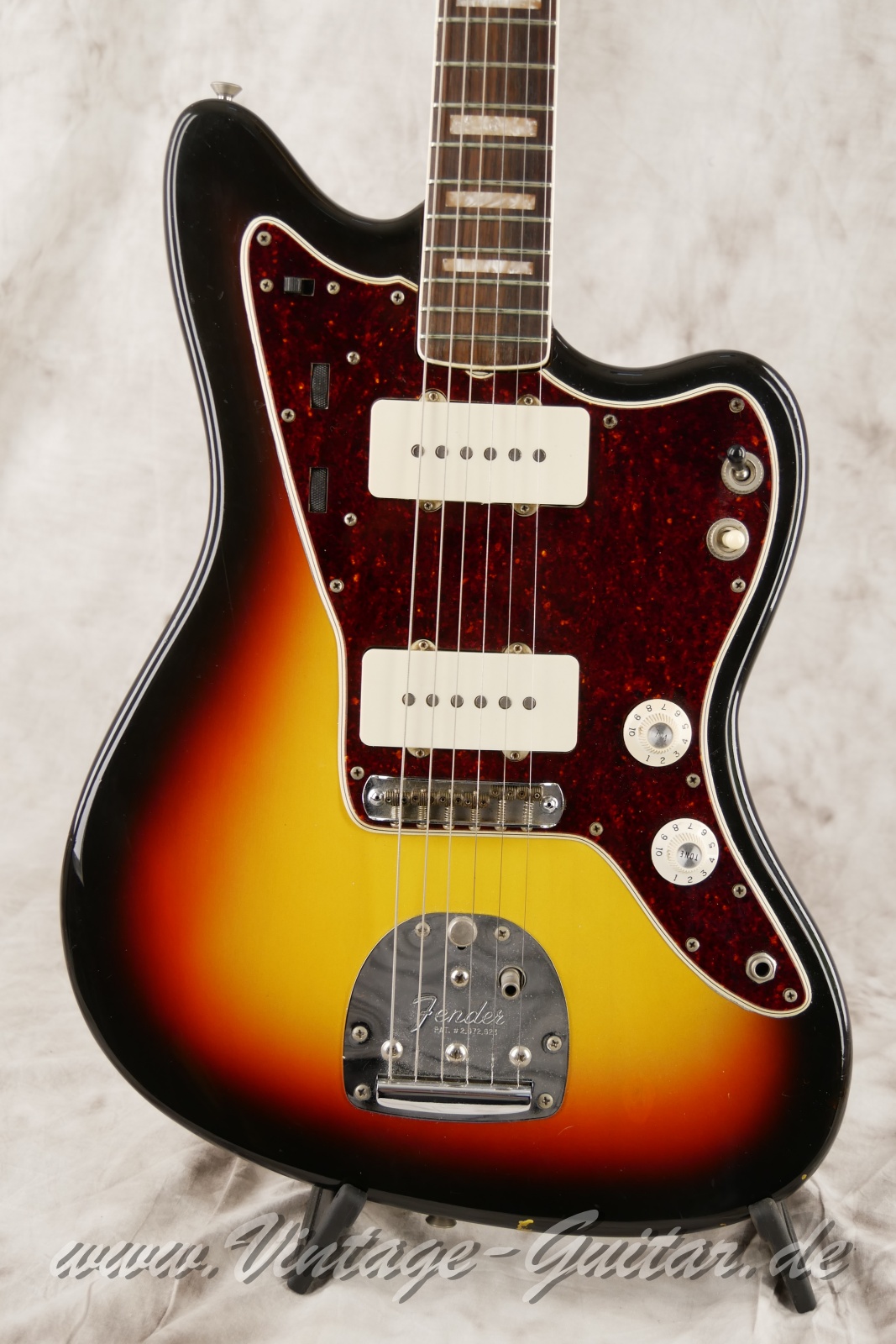 img/vintage/6459/Fender_Jazzmaster_block_inlays_sunburst_USA_1966-007.JPG