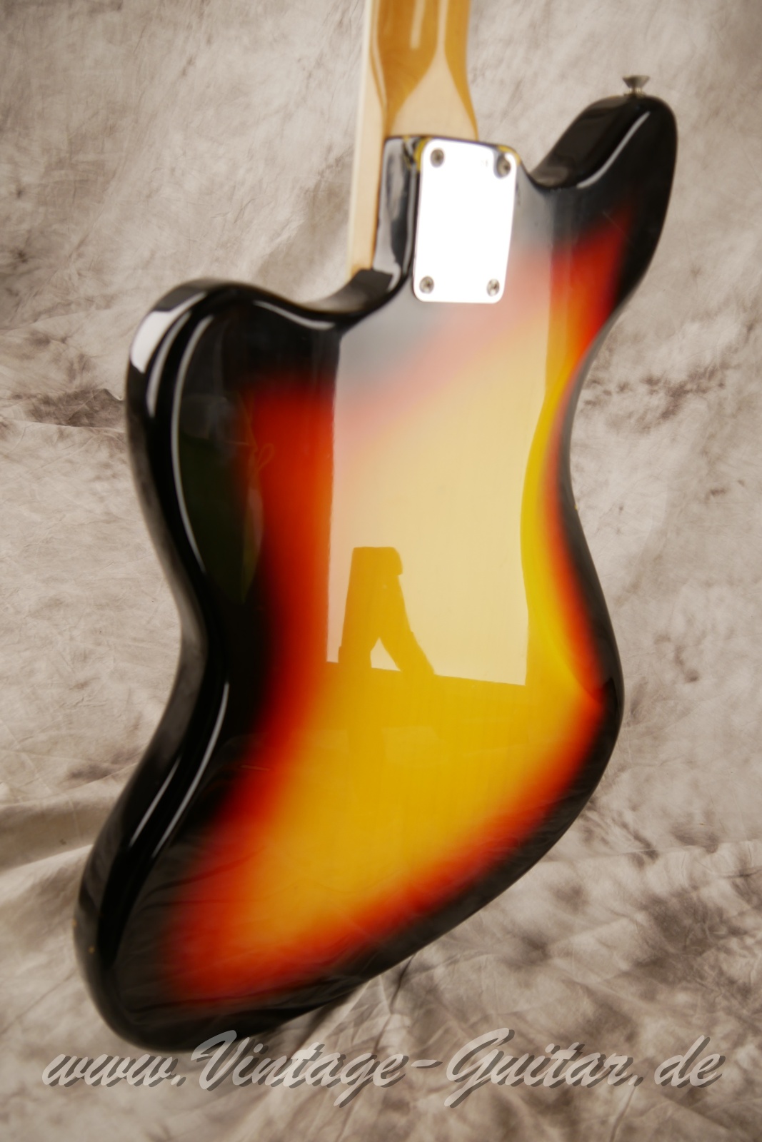 img/vintage/6459/Fender_Jazzmaster_block_inlays_sunburst_USA_1966-011.JPG