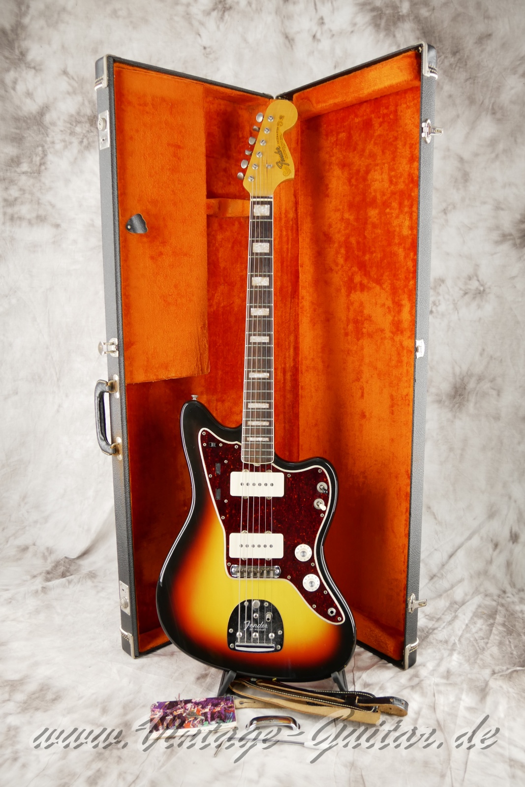 img/vintage/6459/Fender_Jazzmaster_block_inlays_sunburst_USA_1966-023.JPG