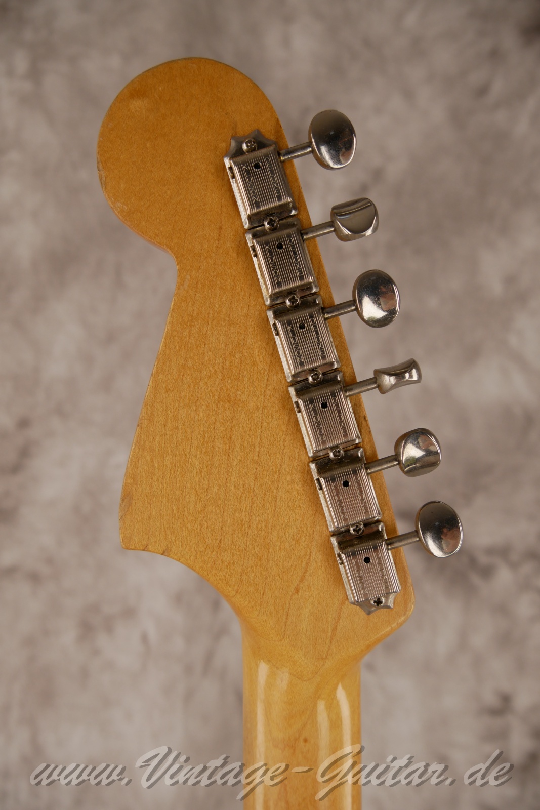 img/vintage/6468/Fender_Jaguar_Dakota_red_1964_usa-004.jpg