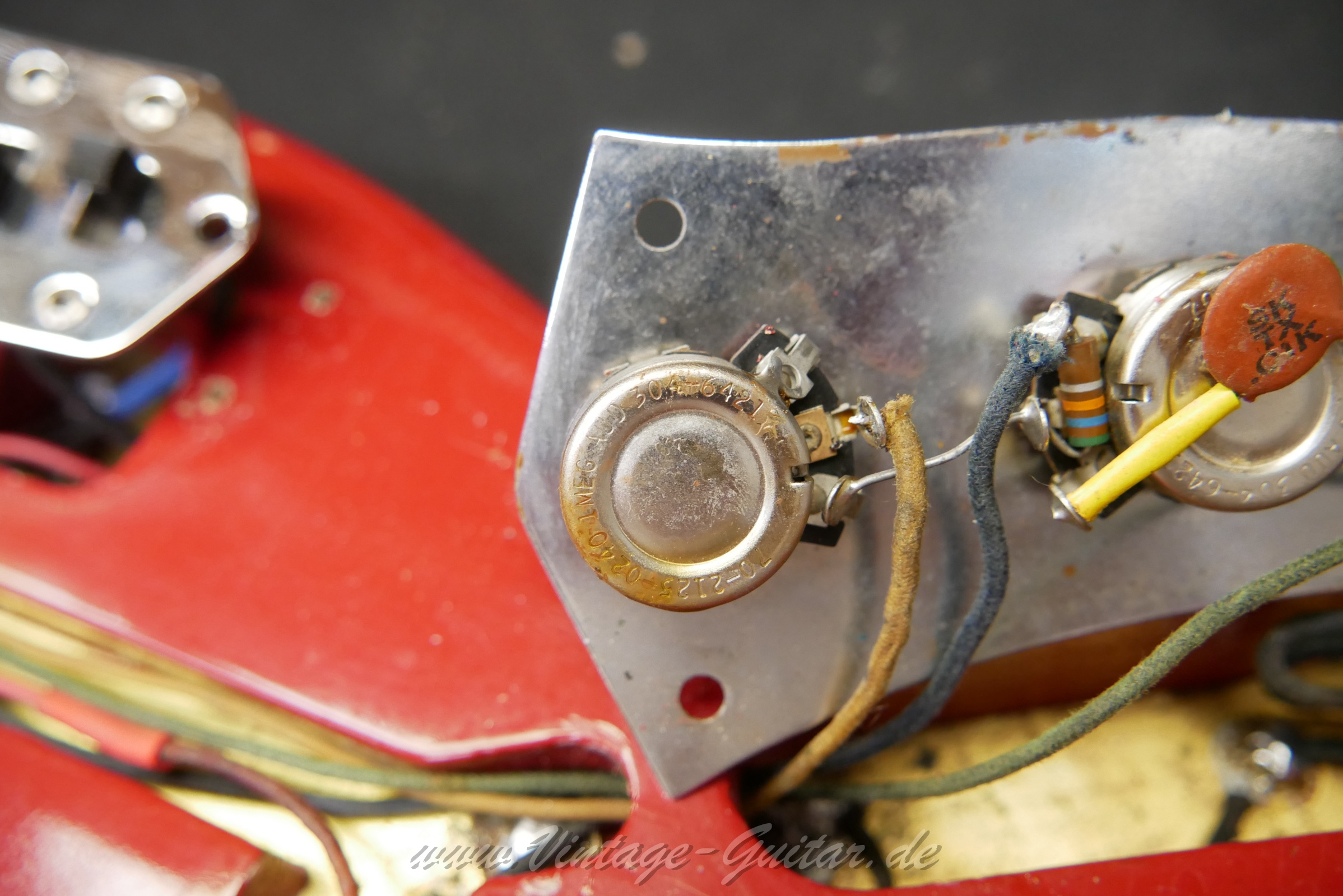 img/vintage/6468/Fender_Jaguar_Dakota_red_1964_usa-017.jpg