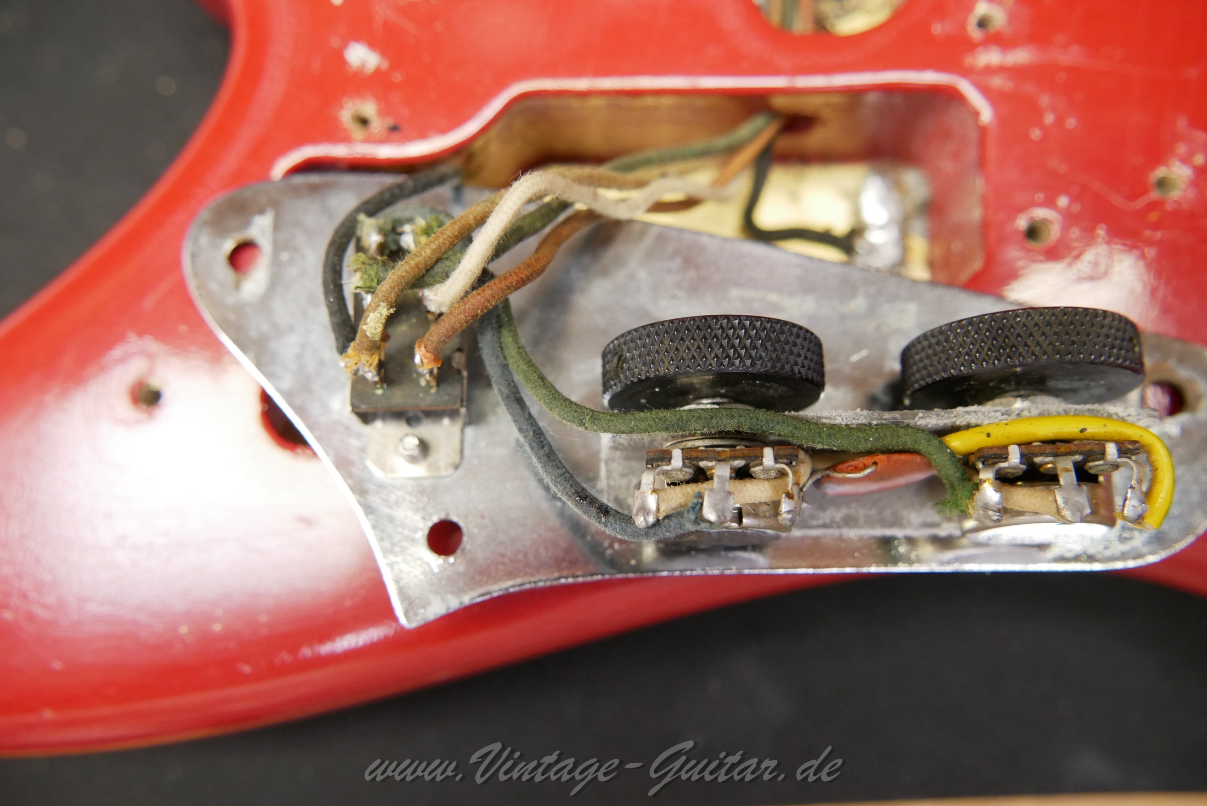 img/vintage/6468/Fender_Jaguar_Dakota_red_1964_usa-020.jpg