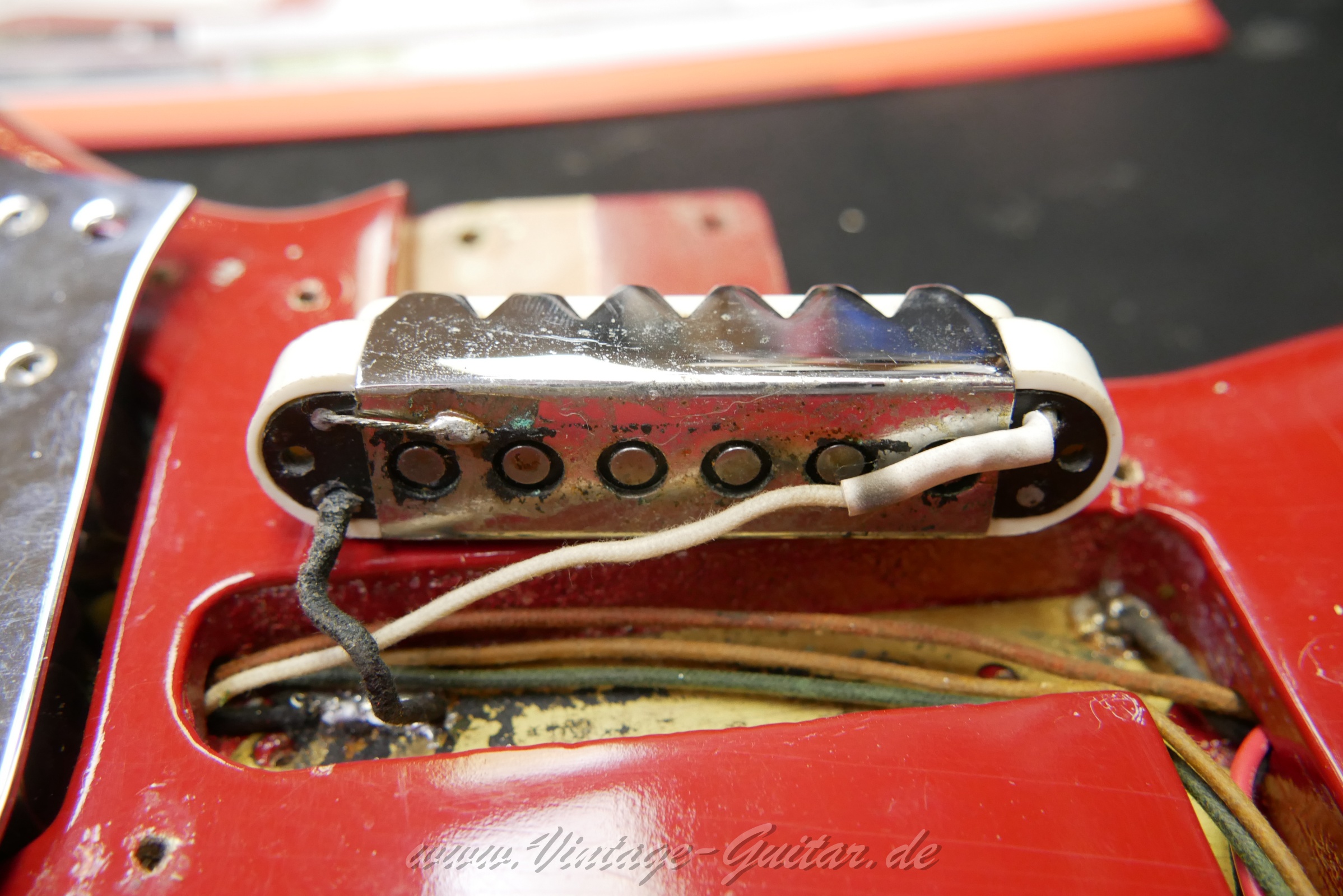 img/vintage/6468/Fender_Jaguar_Dakota_red_1964_usa-023.jpg