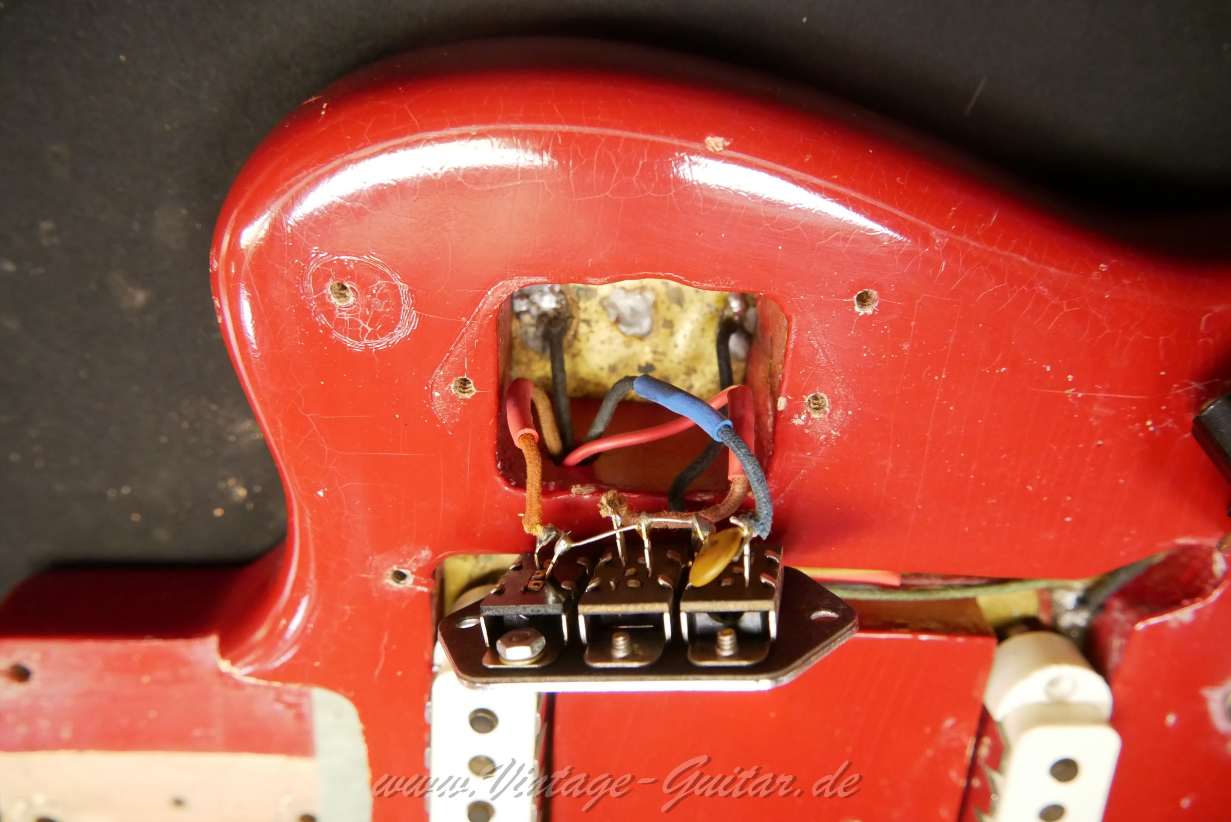 img/vintage/6468/Fender_Jaguar_Dakota_red_1964_usa-030.jpg