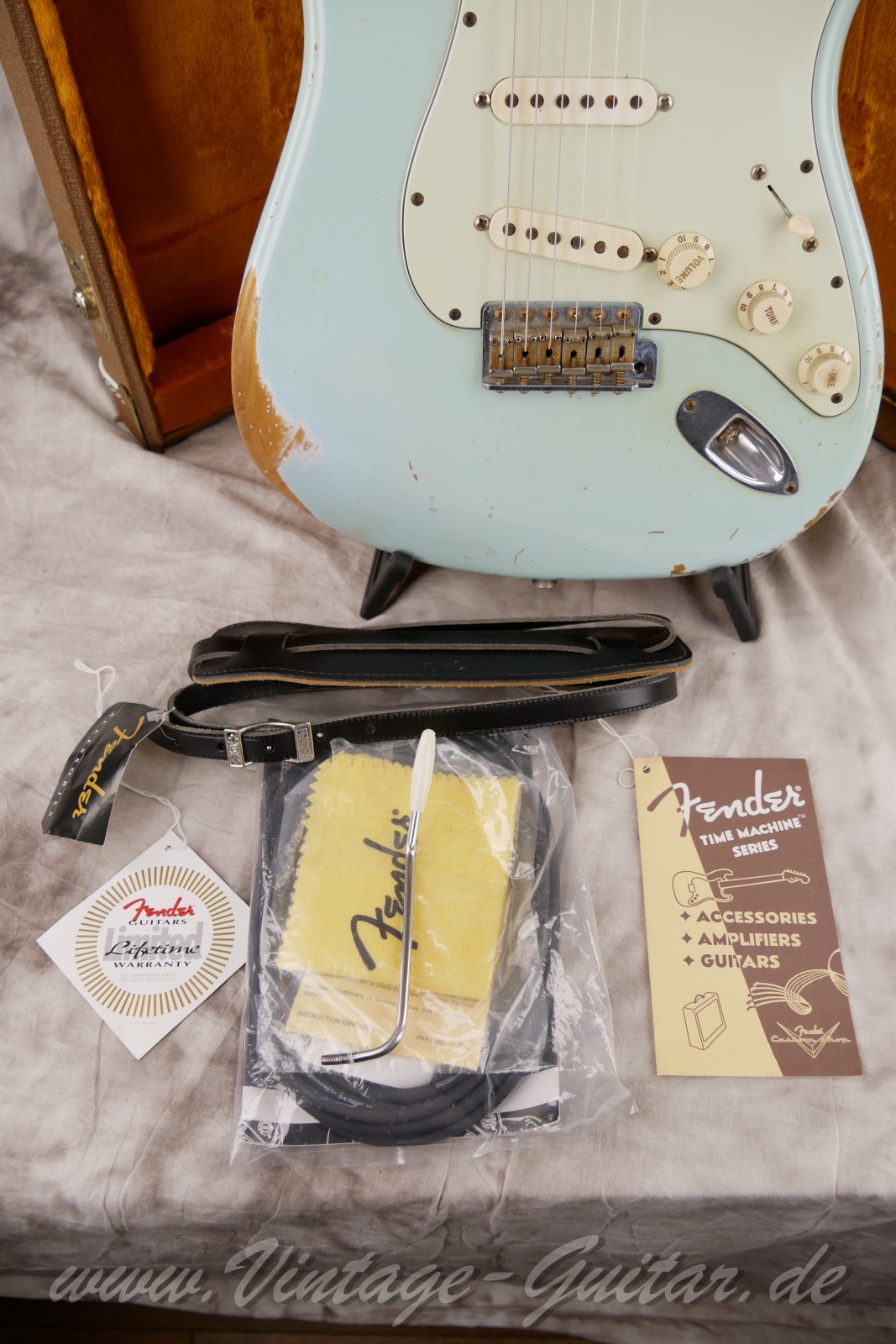 img/vintage/6470/fender_startocaster_john_Cruz_masterbuilt_62_sonicblue_usa_2008-032.jpg