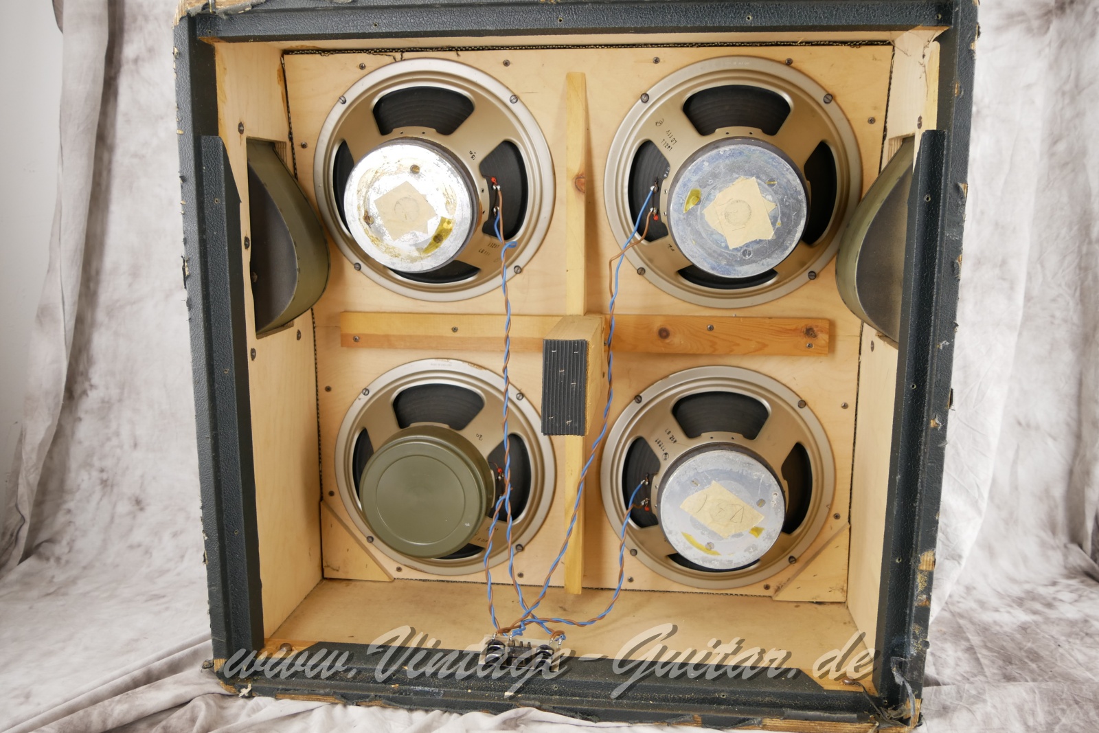 img/vintage/6505/Marshall_1960A_Pre_Rola_pulsonic_cones_black_1969-006.JPG
