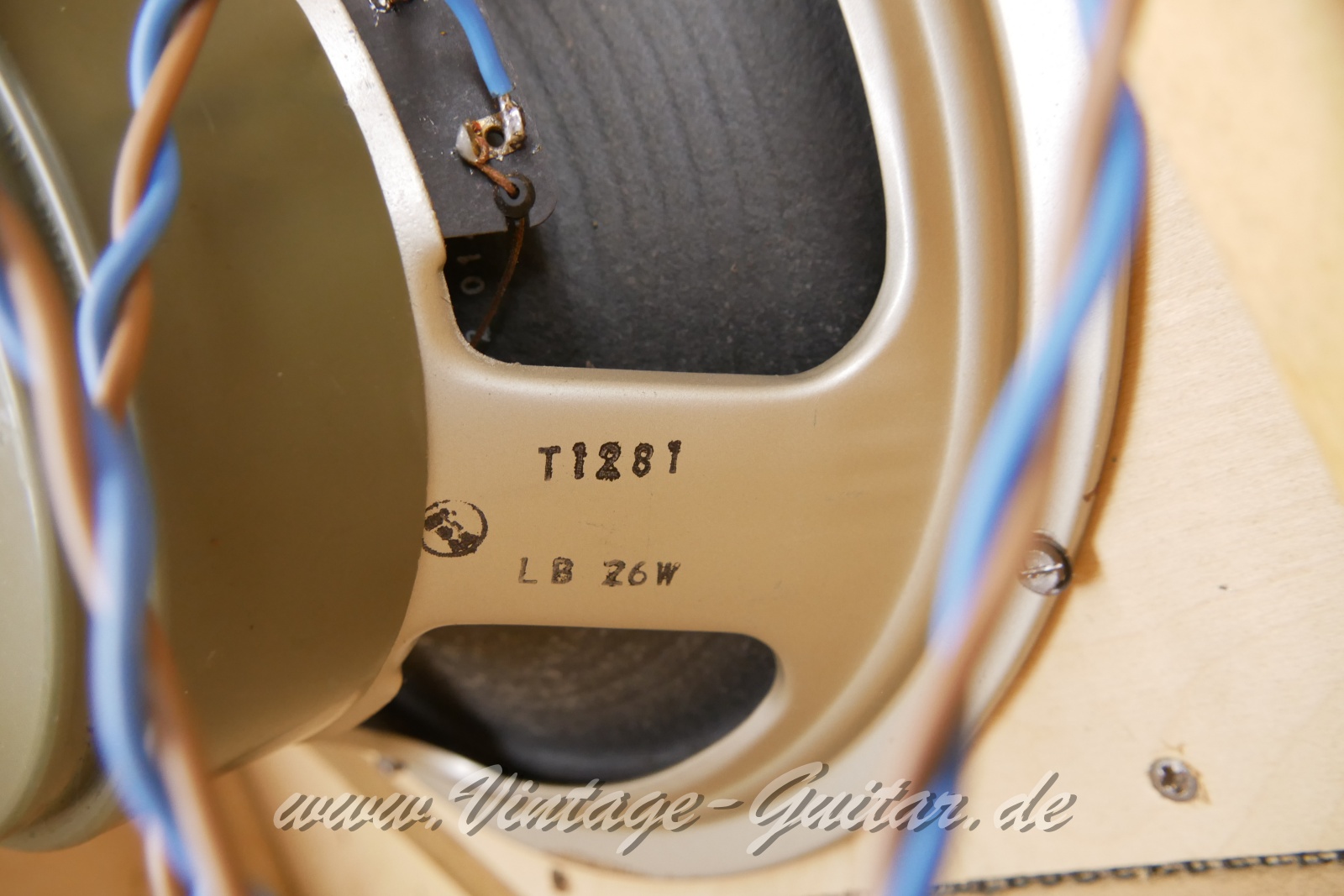 img/vintage/6505/Marshall_1960A_Pre_Rola_pulsonic_cones_black_1969-009.JPG