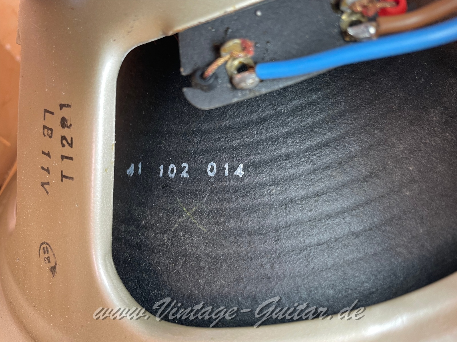 img/vintage/6505/Marshall_1960A_Pre_Rola_pulsonic_cones_black_1969-012.jpg