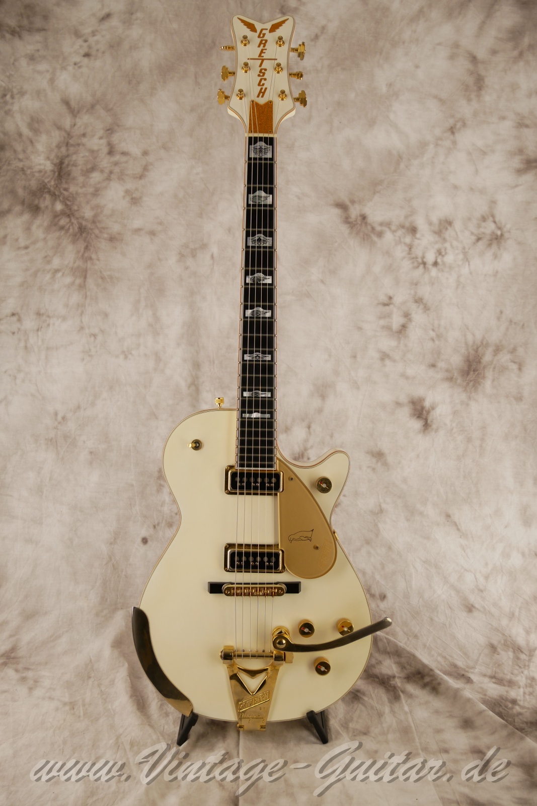 Gretsch_White_Pinguin_G6134_2009-001.jpg Gretsch_White_Pinguin_G6134_2009-001.jpg