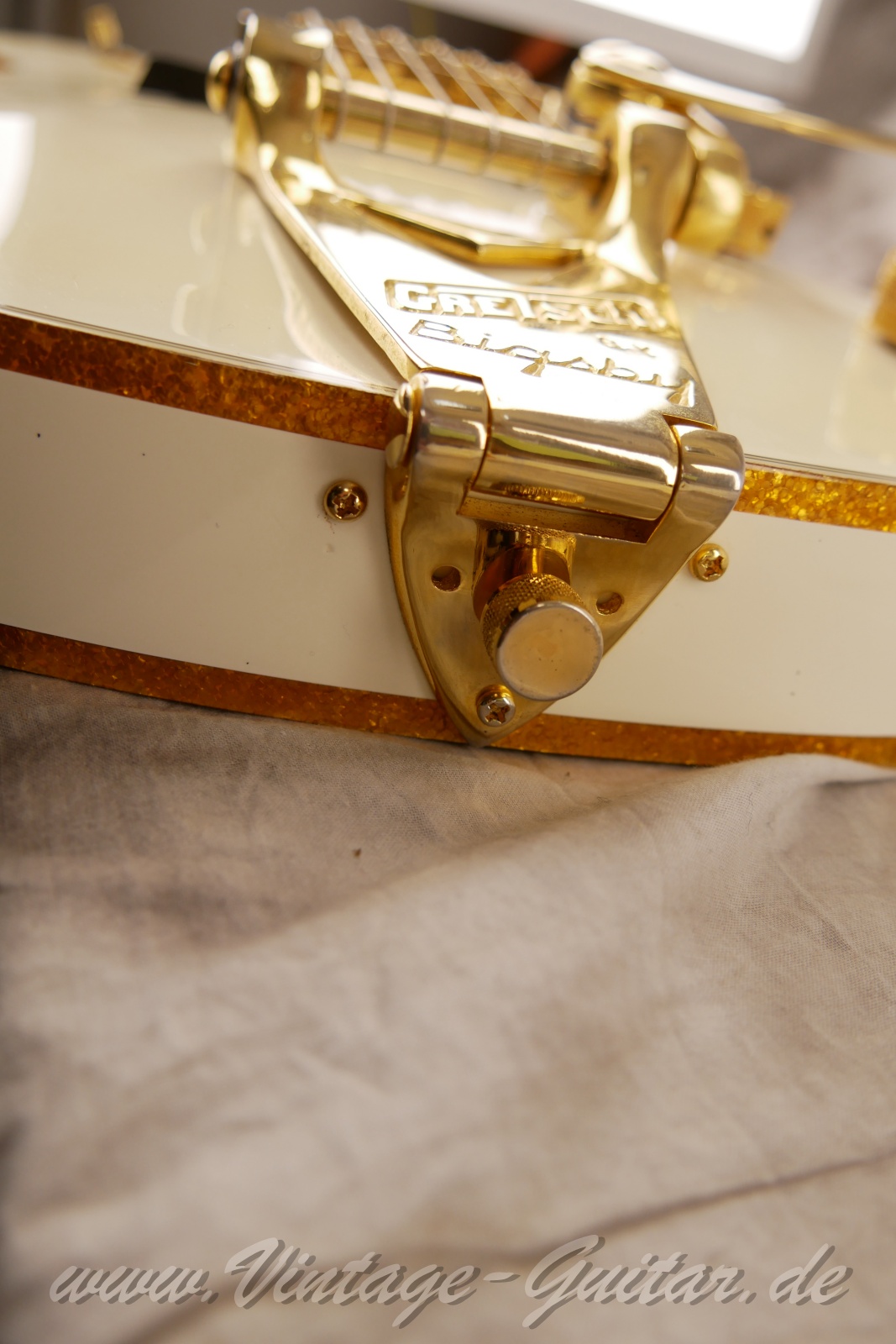 img/vintage/6522/Gretsch_White_Pinguin_G6134_2009-016.jpg
