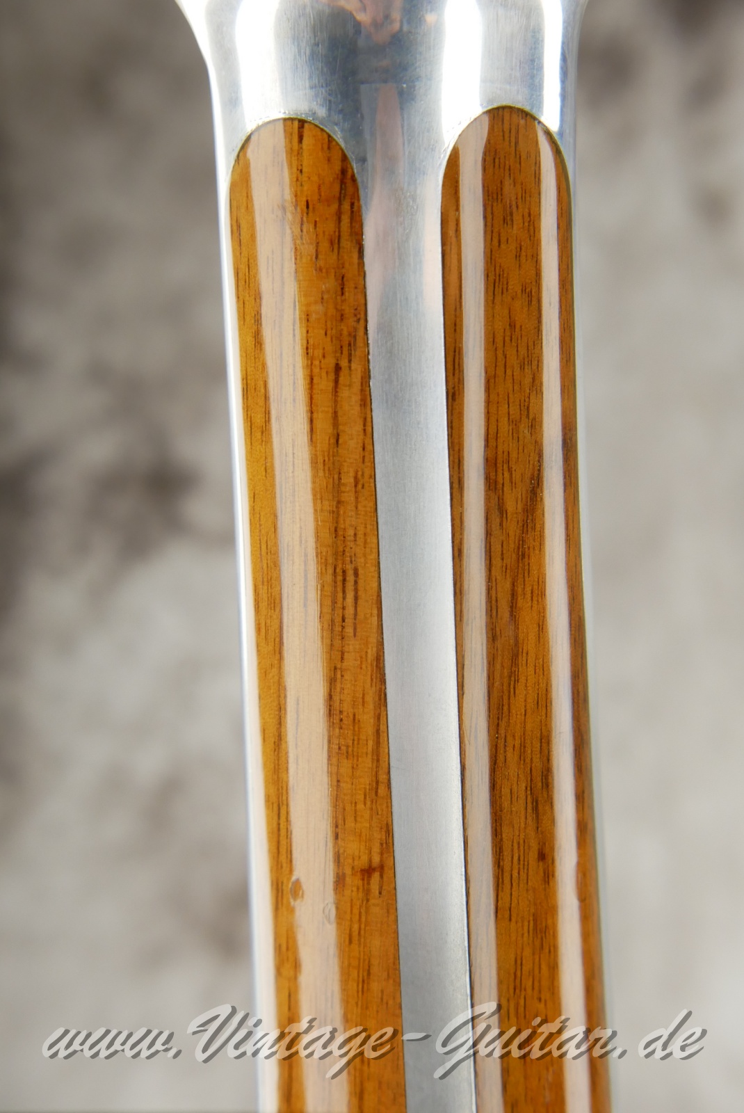 img/vintage/6531/Kramer_450_B_Deluxe_fretless_natural_1977-019.JPG