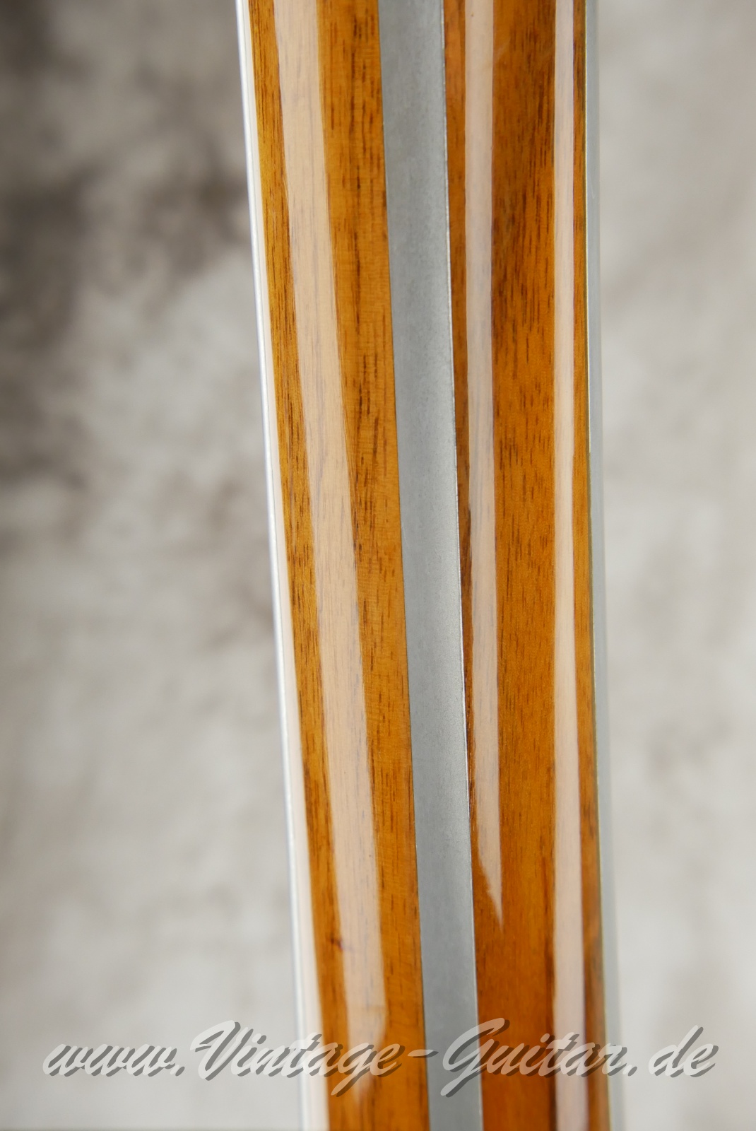 img/vintage/6531/Kramer_450_B_Deluxe_fretless_natural_1977-021.JPG
