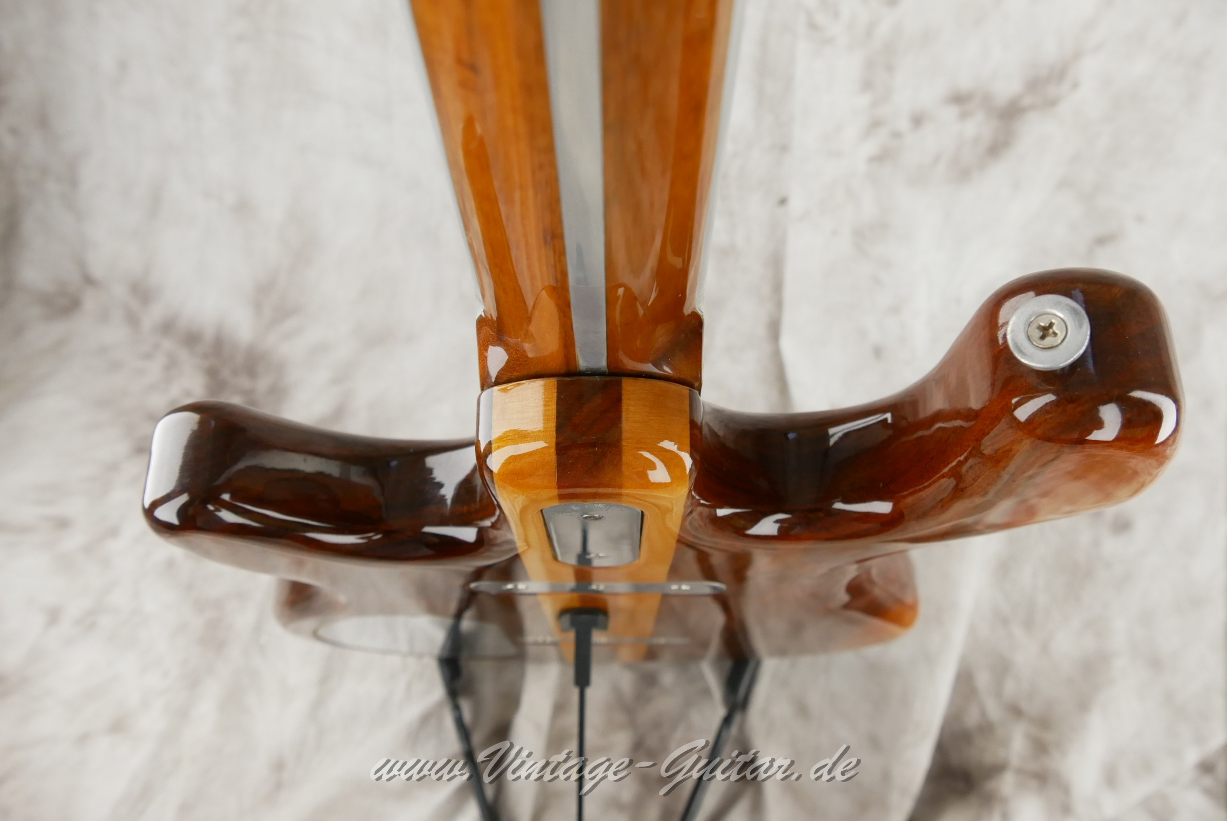 img/vintage/6531/Kramer_450_B_Deluxe_fretless_natural_1977-024.JPG