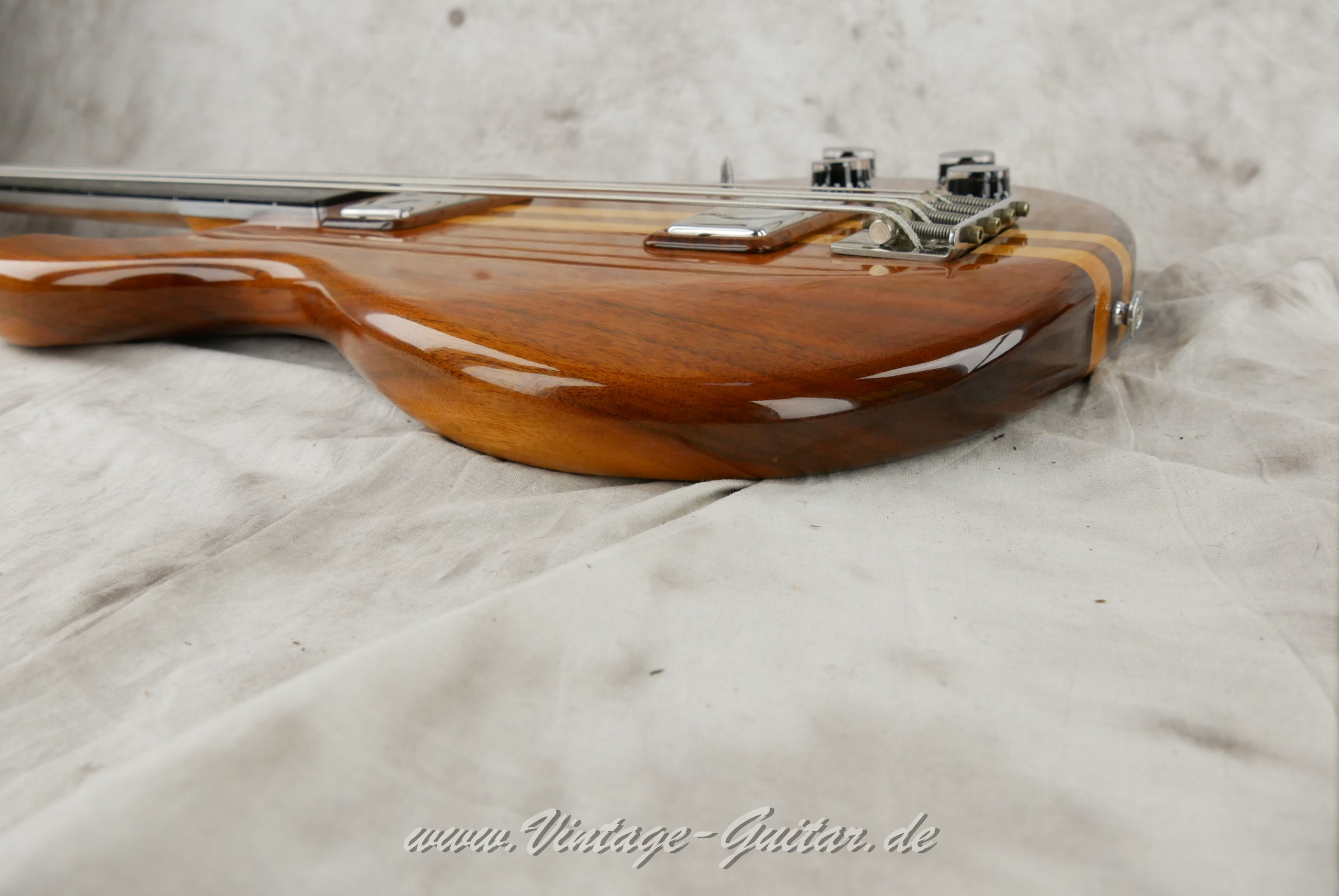 img/vintage/6531/Kramer_450_B_Deluxe_fretless_natural_1977-025.JPG