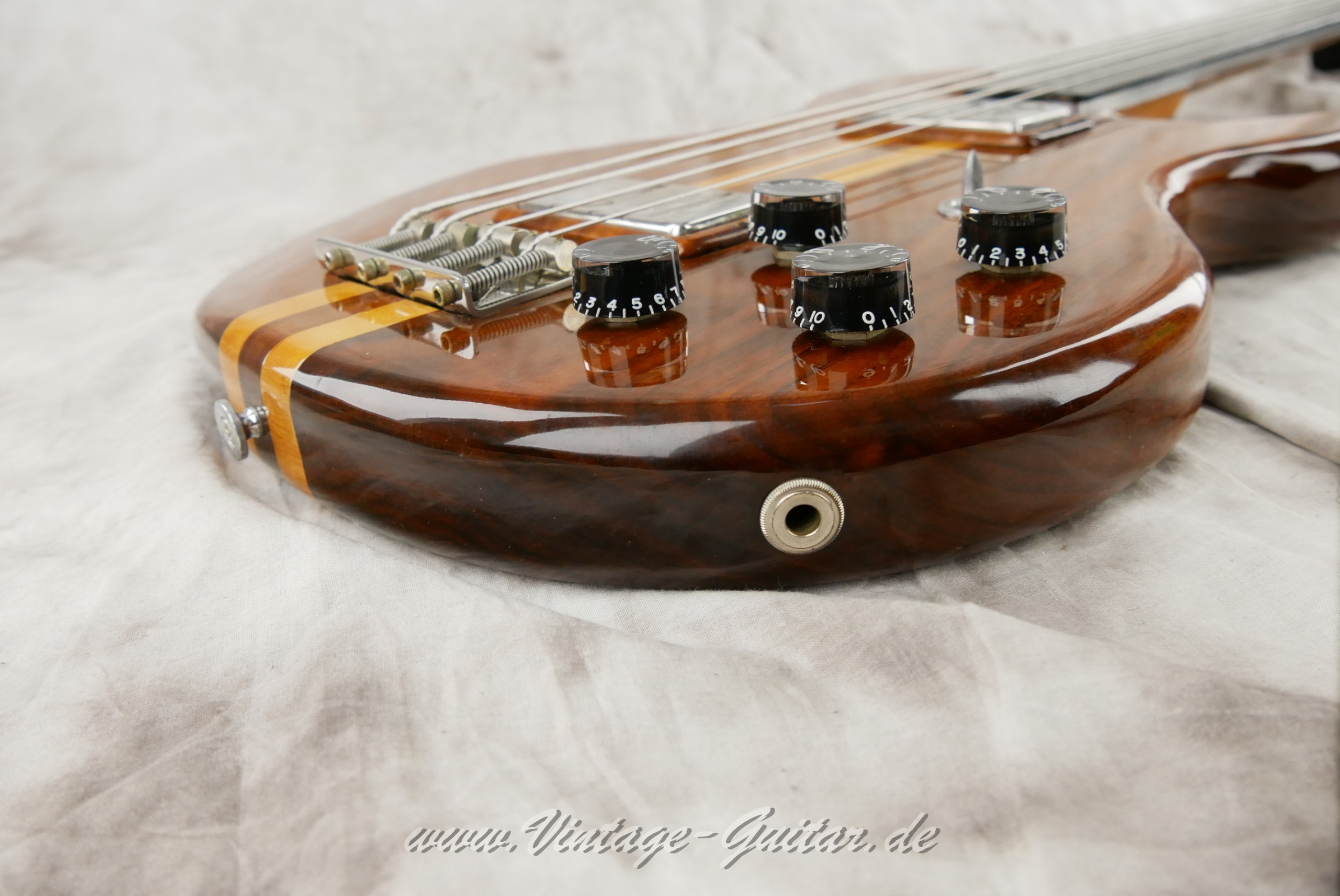 img/vintage/6531/Kramer_450_B_Deluxe_fretless_natural_1977-027.JPG