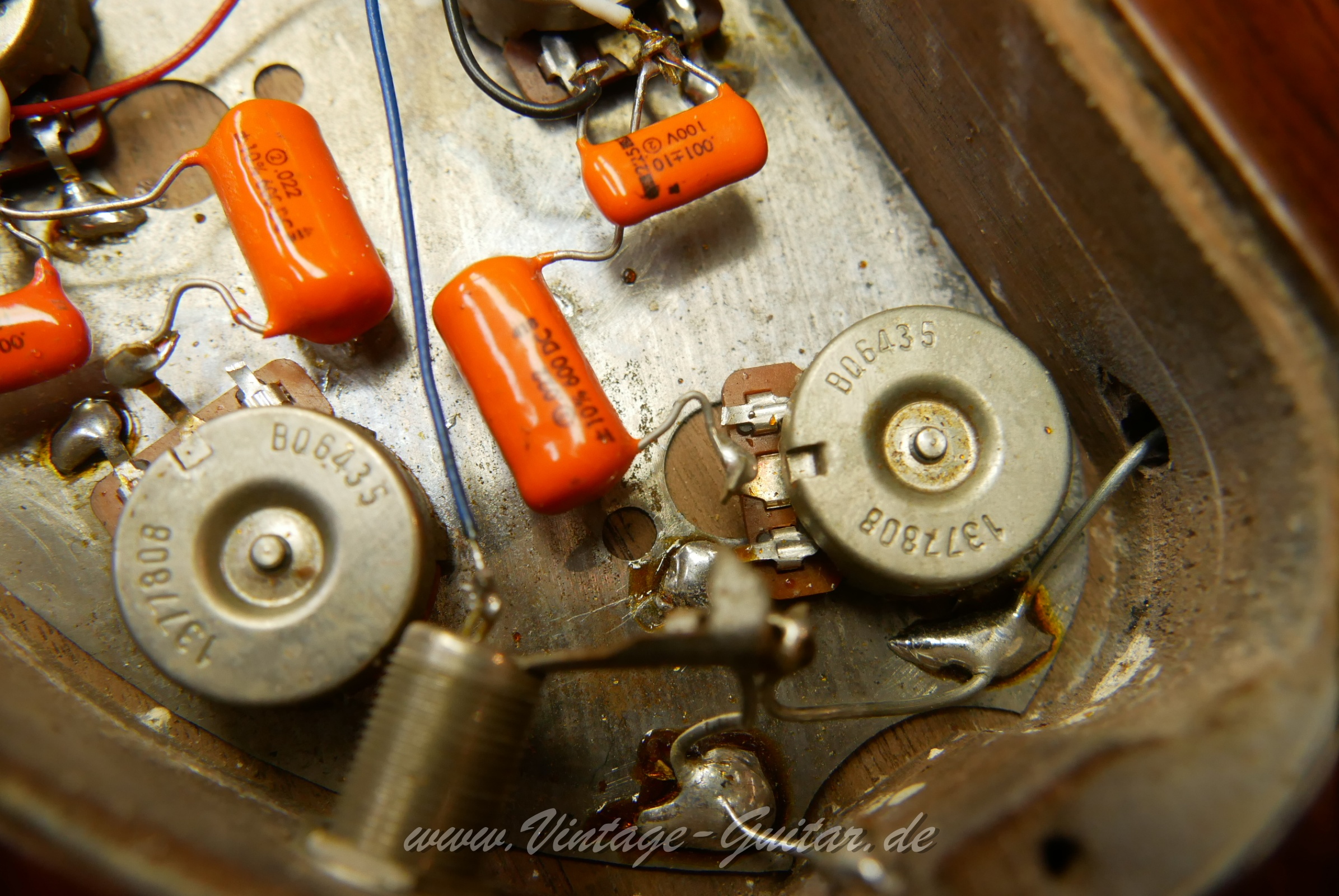 img/vintage/6531/Kramer_450_B_Deluxe_fretless_natural_1977-031.JPG