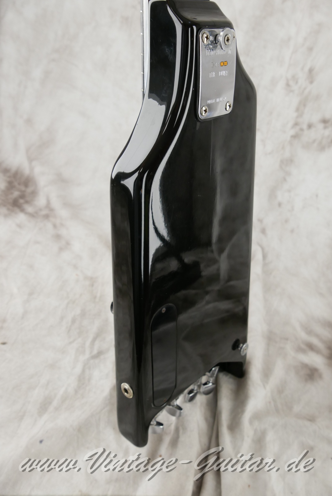img/vintage/6532/Kramer_The_Duke_Deluxe_headless_black_1982-009.JPG